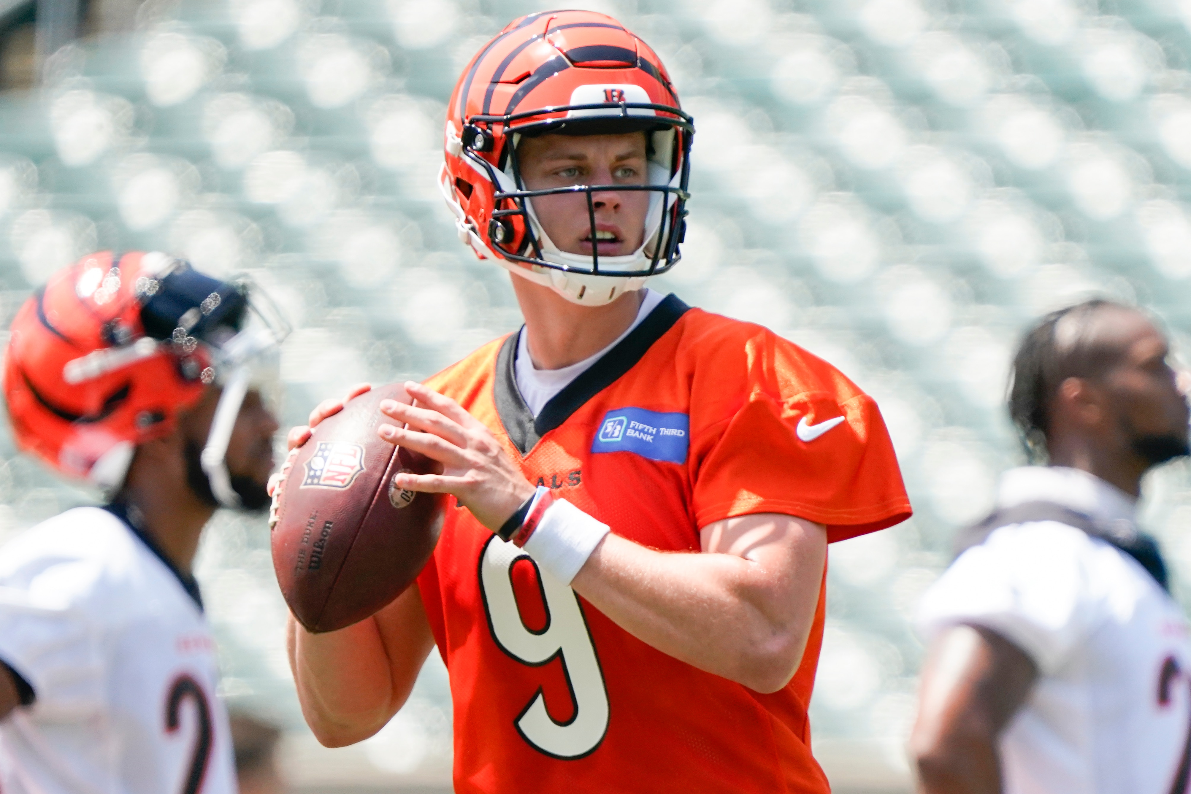 Cincinnati Bengals quarterback Joe Burrow (9) takes part in drills at the team's NFL football stadium, Tuesday, June 14, 2022, in Cincinnati. (AP Photo/Jeff Dean)