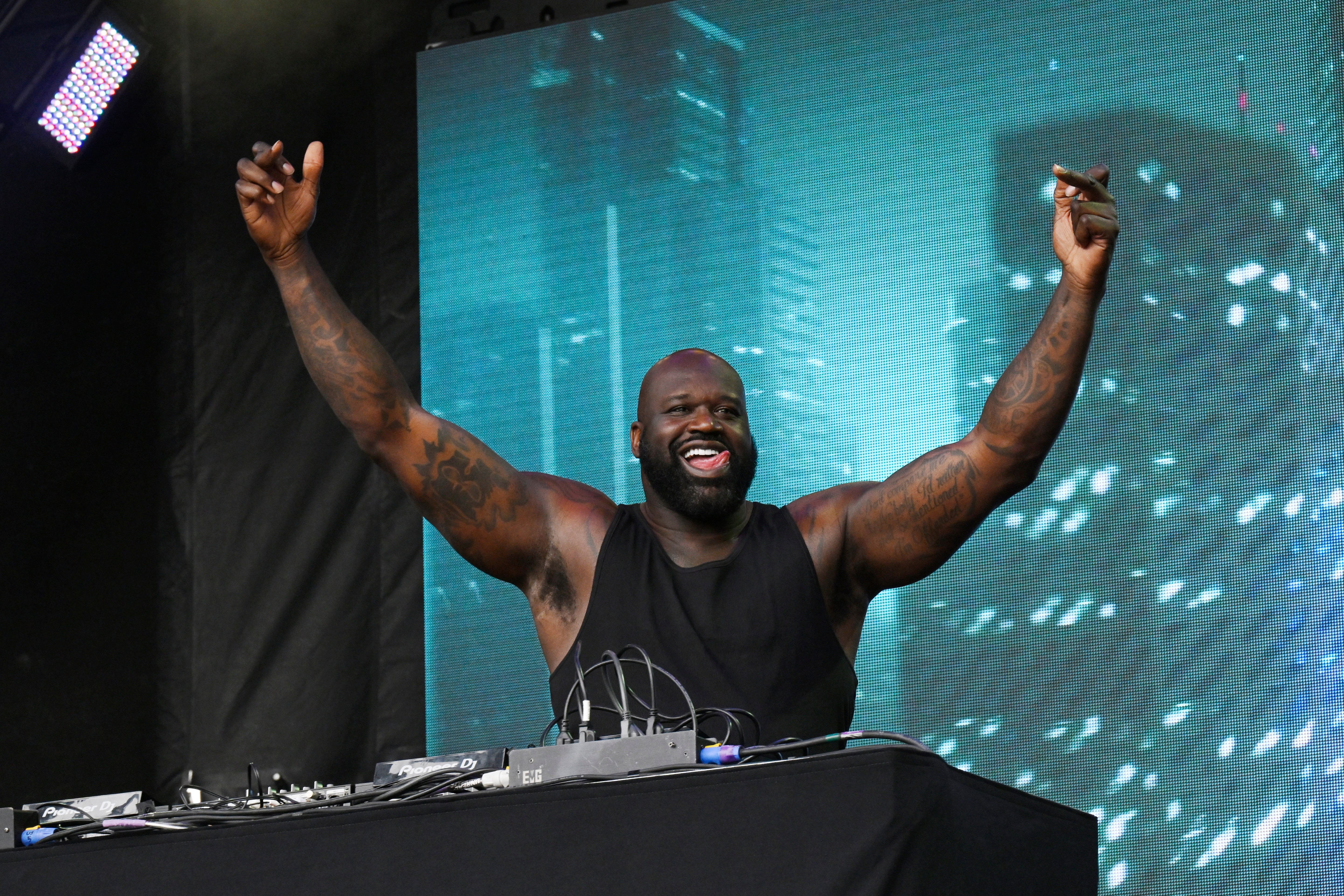 NEW YORK, NEW YORK - JUNE 11: An exuberant DJ Diesel sticks his tongue out at photographers during his set for Governors Ball 2022 at Citi Field on June 11, 2022 in New York City. (Photo by Astrida Valigorsky/Getty Images)