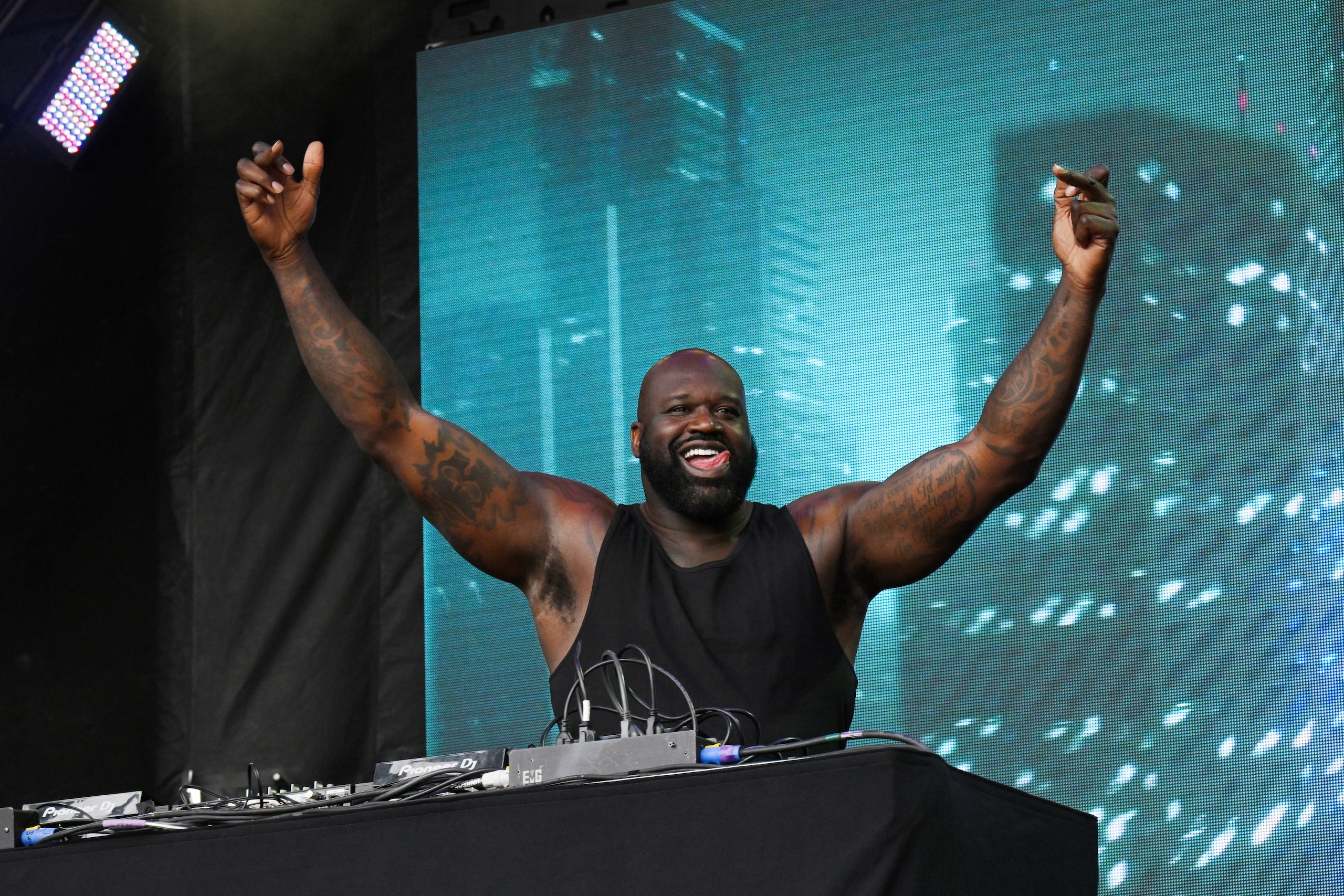 NEW YORK, NEW YORK - JUNE 11: An exuberant DJ Diesel sticks his tongue out at photographers during his set for Governors Ball 2022 at Citi Field on June 11, 2022 in New York City. (Photo by Astrida Valigorsky/Getty Images)