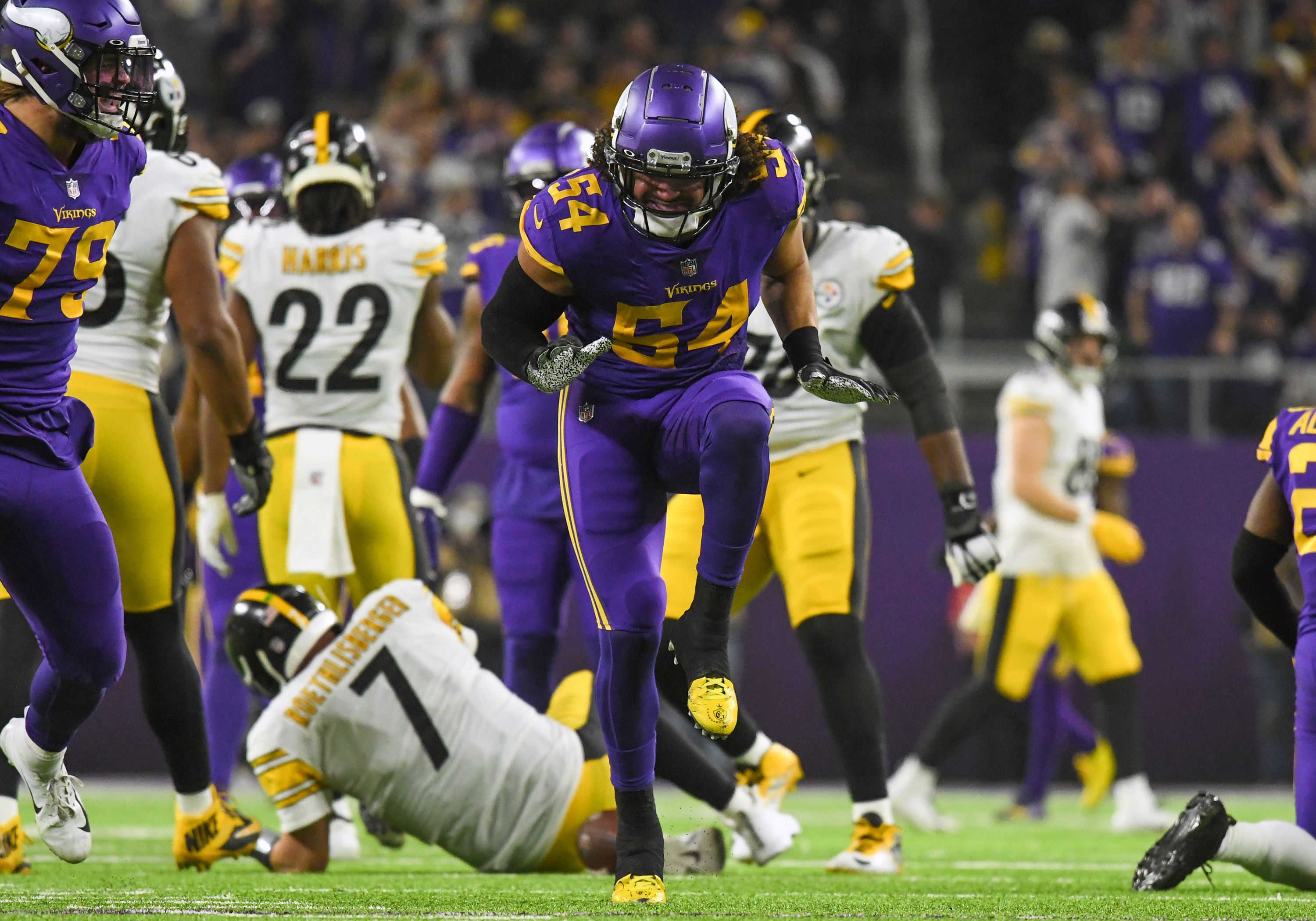 MINNEAPOLIS, MN - DECEMBER 09: Minnesota Vikings Linebacker Eric Kendricks (54) celebrates his sack of Pittsburgh Steelers Quarterback Ben Roethlisberger (7) during a game between the Minnesota Vikings and Pittsburgh Steelers on December 9, 2021, at U.S. Bank Stadium in Minneapolis, MN.(Photo by Nick Wosika/Icon Sportswire via Getty Images)