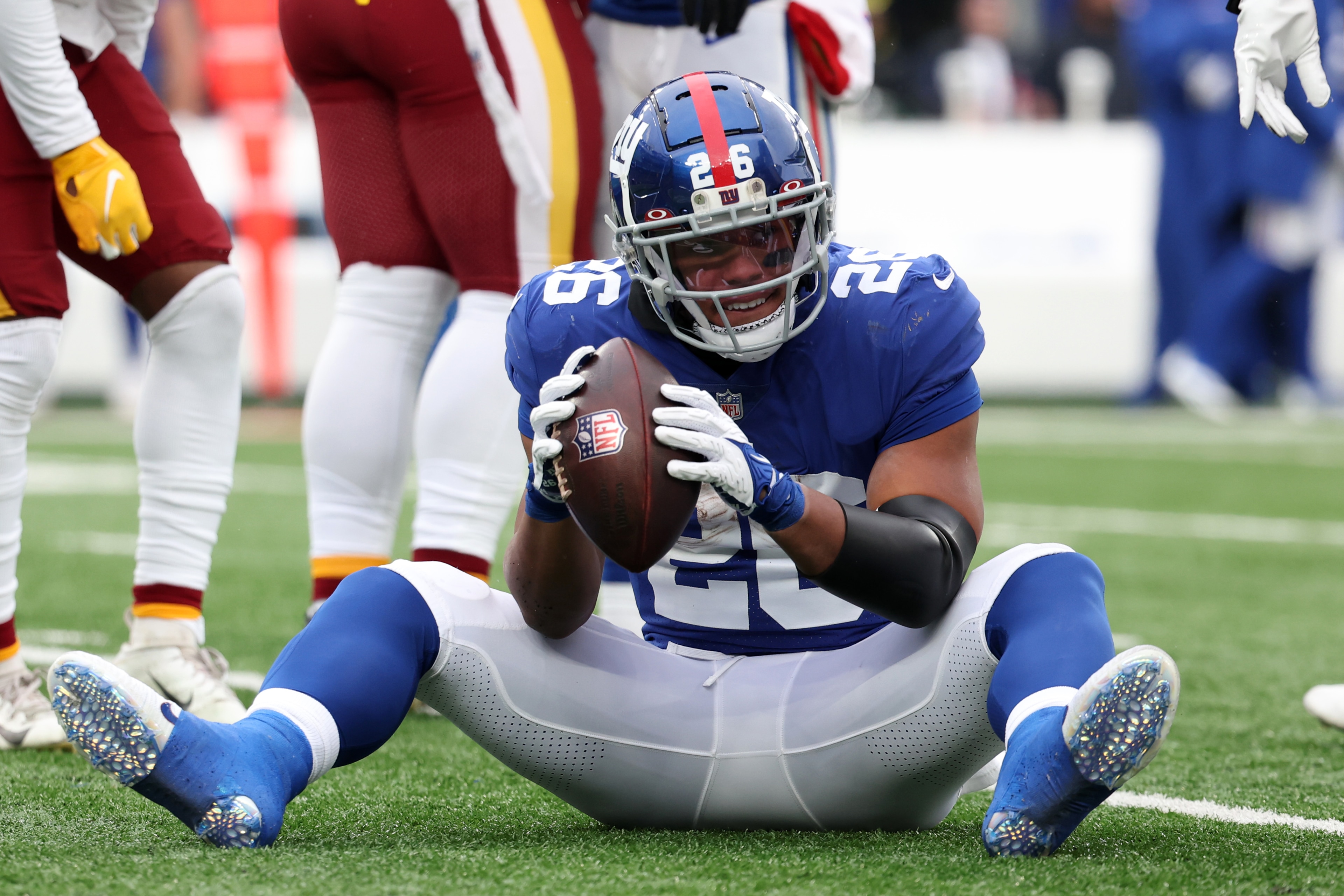 EAST RUTHERFORD, NEW JERSEY - JANUARY 09: Saquon Barkley #26 of the New York Giants reacts in the third quarter of the game against the Washington Football Team at MetLife Stadium on January 09, 2022 in East Rutherford, New Jersey. (Photo by Dustin Satloff/Getty Images)