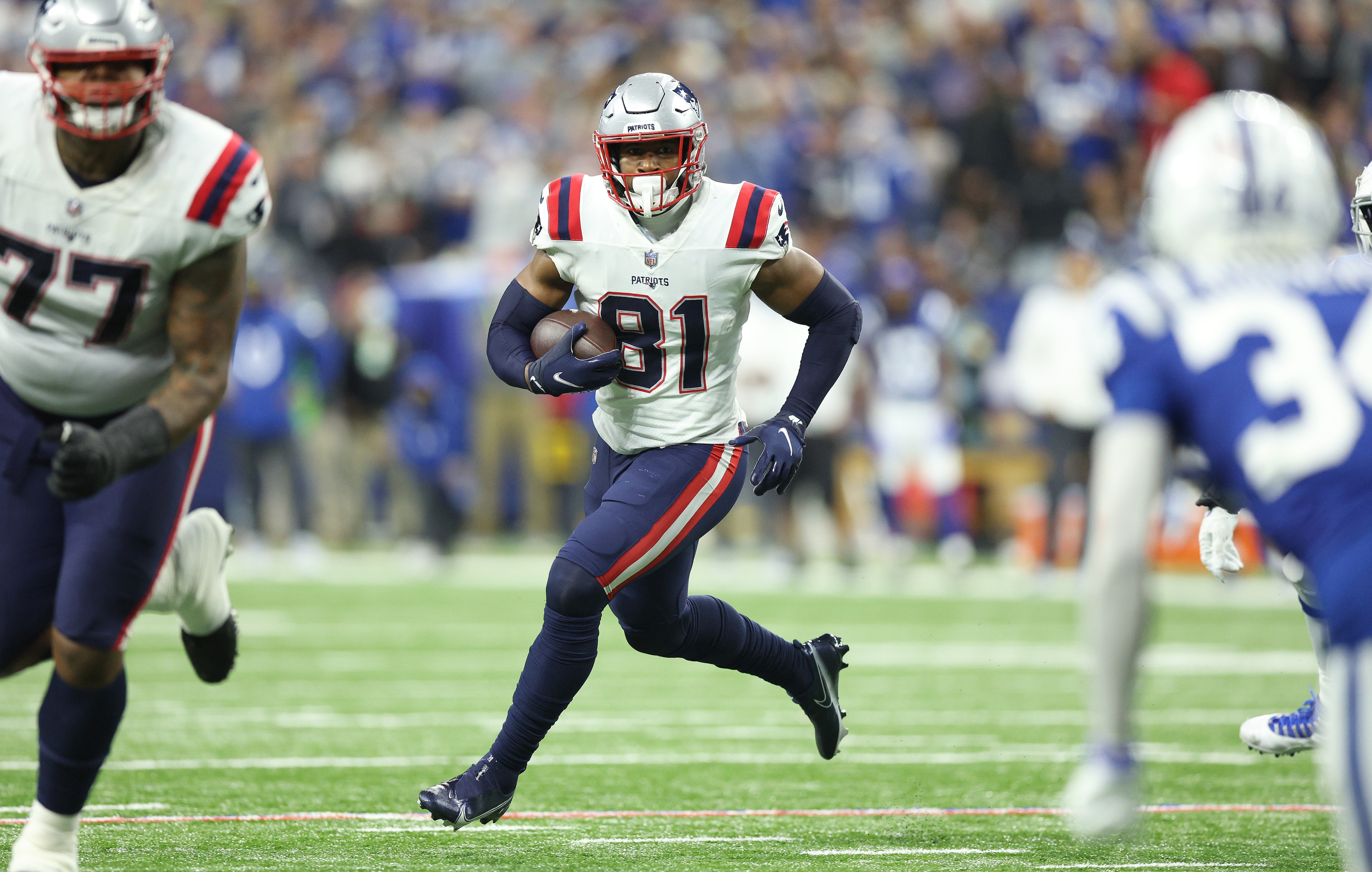 INDIANAPOLIS, INDIANA - DECEMBER 18:  Jonnu Smith #81 of the New England Patriots against the Indianapolis Colts at Lucas Oil Stadium on December 18, 2021 in Indianapolis, Indiana. (Photo by Andy Lyons/Getty Images)