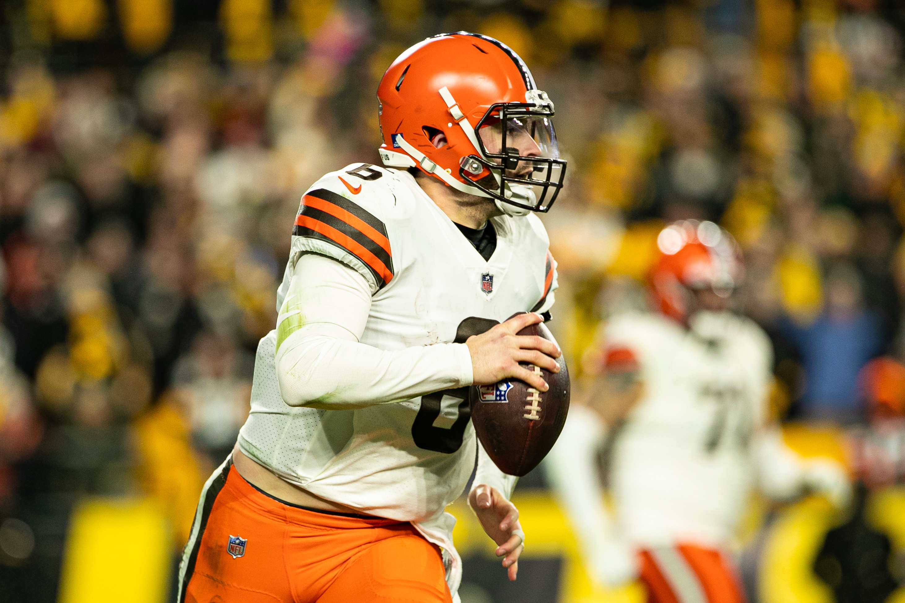 PITTSBURGH, PA - JANUARY 03: Cleveland Browns quarterback Baker Mayfield (6) looks to pass during the game against the Cleveland Browns and the Pittsburgh Steelers on January 03, 2022 at Heinz Field in Pittsburgh, PA. (Photo by Mark Alberti/Icon Sportswire via Getty Images)