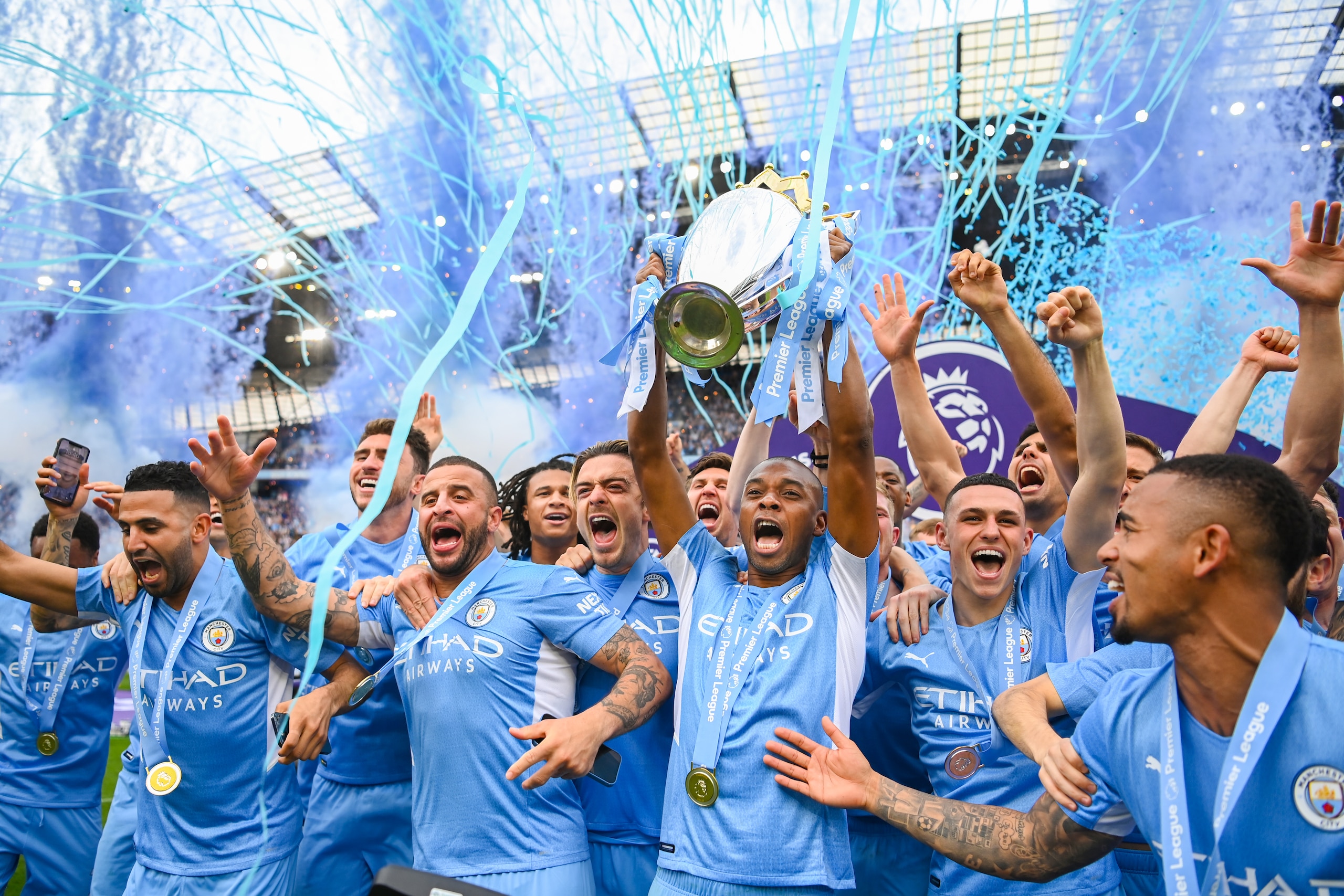 MANCHESTER, ENGLAND - MAY 22: Fernandinho of Manchester City lifts the Premier League trophy with team mates Riyad Mahrez, Kyle Walker, Phil Foden, Kevin De Bruyne, Ruben Diaz and Gabriel Jesus during the Premier League match between Manchester City and Aston Villa at Etihad Stadium on May 22, 2022 in Manchester, England. (Photo by Michael Regan/Getty Images) MANCHESTER, ENGLAND - MAY 22: Fernandinho of Manchester City lifts the Premier League trophy with team mates Riyad Mahrez, Kyle Walker, Phil Foden, Kevin De Bruyne, Ruben Diaz and Gabriel Jesus during the Premier League match between Manchester City and Aston Villa at Etihad Stadium on May 22, 2022 in Manchester, England. (Photo by Michael Regan/Getty Images)