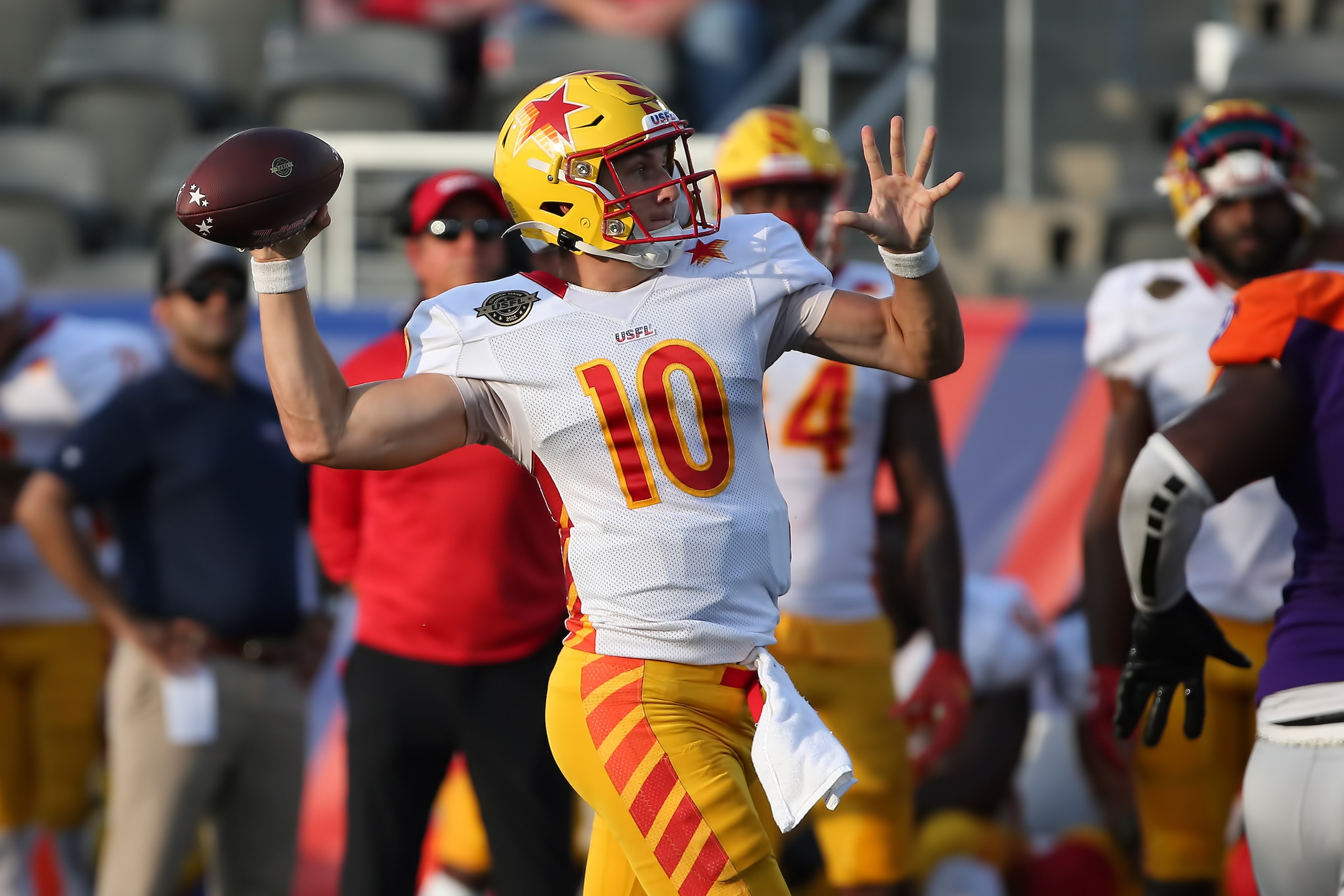 BIRMINGHAM, AL - JUNE 12: Philadelphia Stars quarterback Case Cookus (10) during the USFL game between the Philadelphia Stars and the Pittsburgh Maulers on June 12, 2022 at Protective Stadium in Birmingham, Alabama. (Photo by Michael Wade/Icon Sportswire via Getty Images) BIRMINGHAM, AL - JUNE 12: Philadelphia Stars quarterback Case Cookus (10) during the USFL game between the Philadelphia Stars and the Pittsburgh Maulers on June 12, 2022 at Protective Stadium in Birmingham, Alabama. (Photo by Michael Wade/Icon Sportswire via Getty Images)
