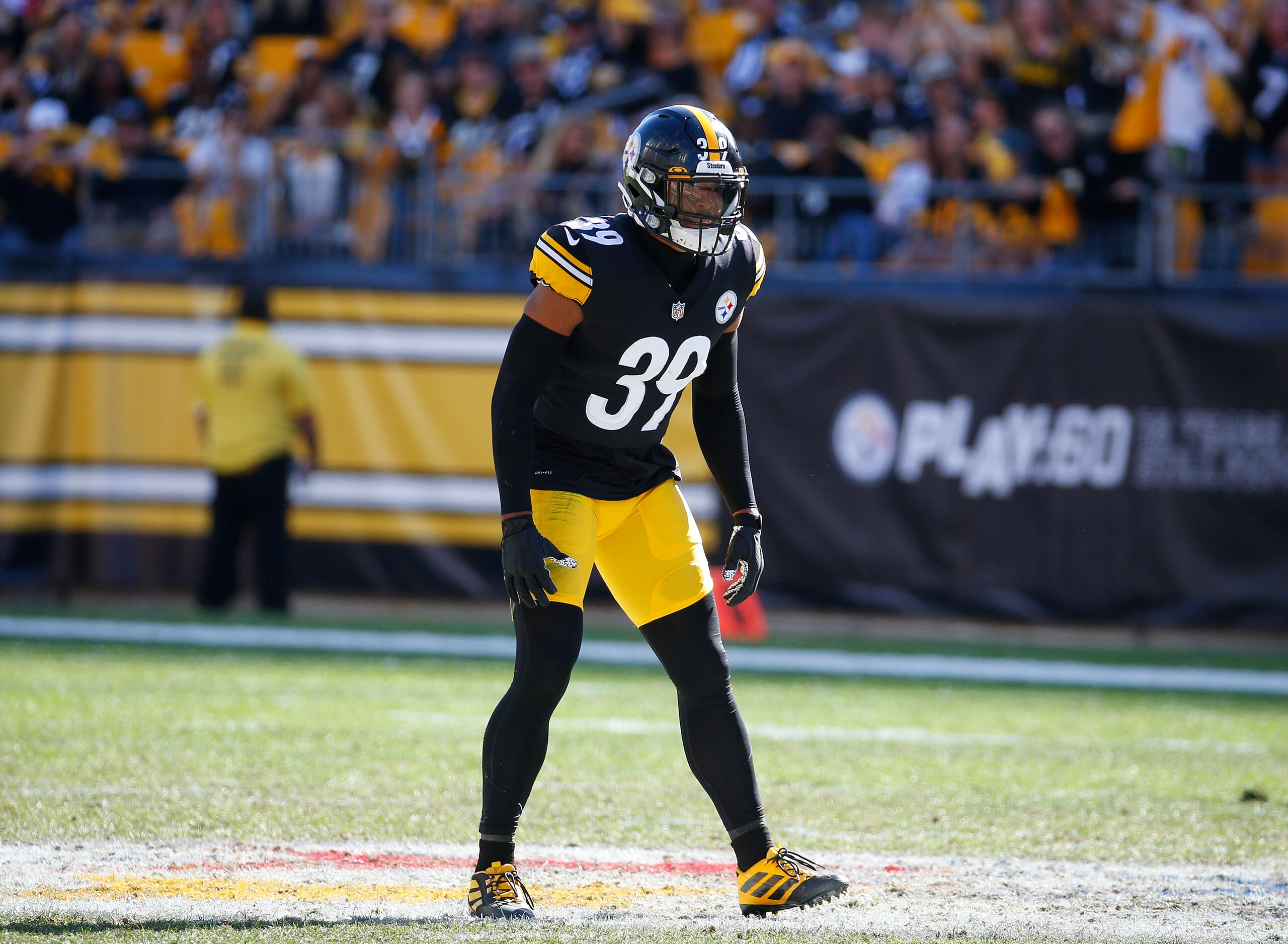 PITTSBURGH, PA - SEPTEMBER 26:  Minkah Fitzpatrick #39 of the Pittsburgh Steelers in action against the Cincinnati Bengals on September 26, 2021 at Heinz Field in Pittsburgh, Pennsylvania.  (Photo by Justin K. Aller/Getty Images)