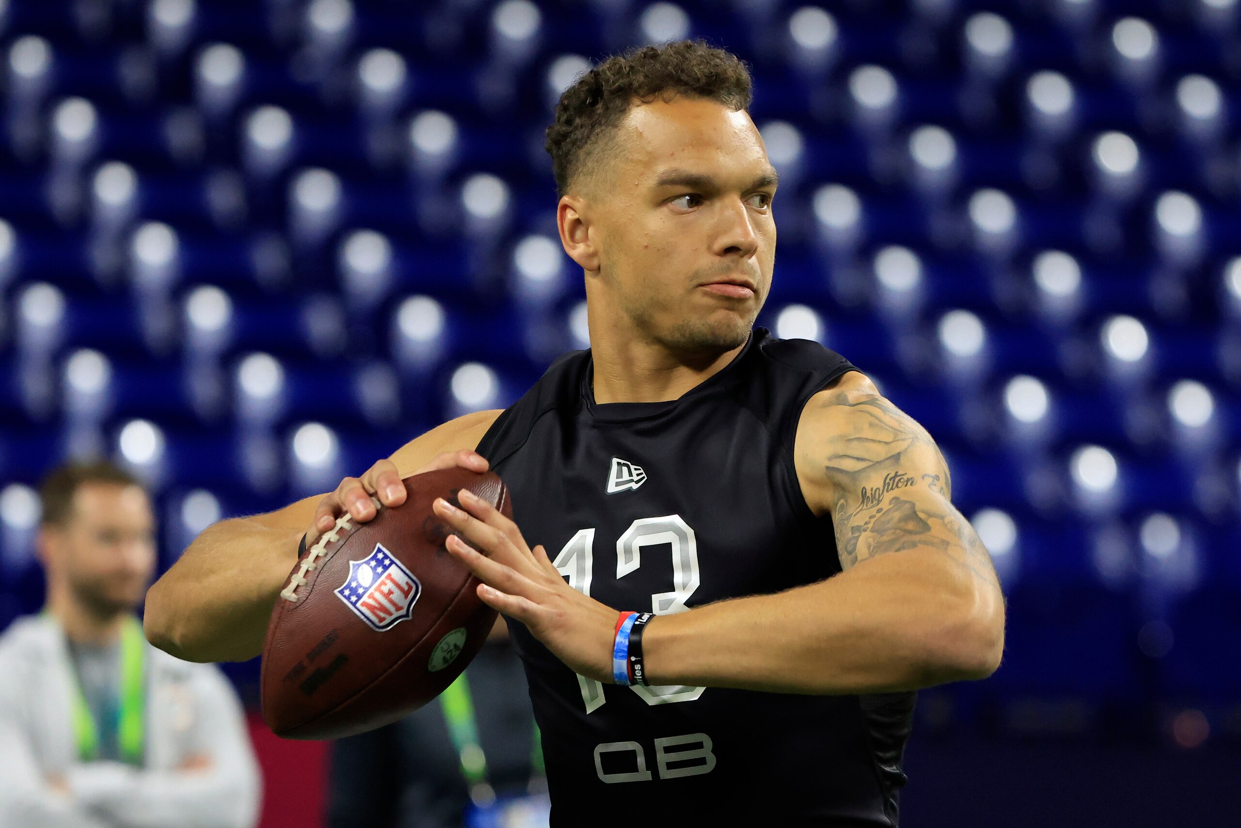 INDIANAPOLIS, INDIANA - MARCH 03: Desmond Ridder #QB13 of the Cincinnati Bearcats throws during the NFL Combine at Lucas Oil Stadium on March 03, 2022 in Indianapolis, Indiana. (Photo by Justin Casterline/Getty Images)