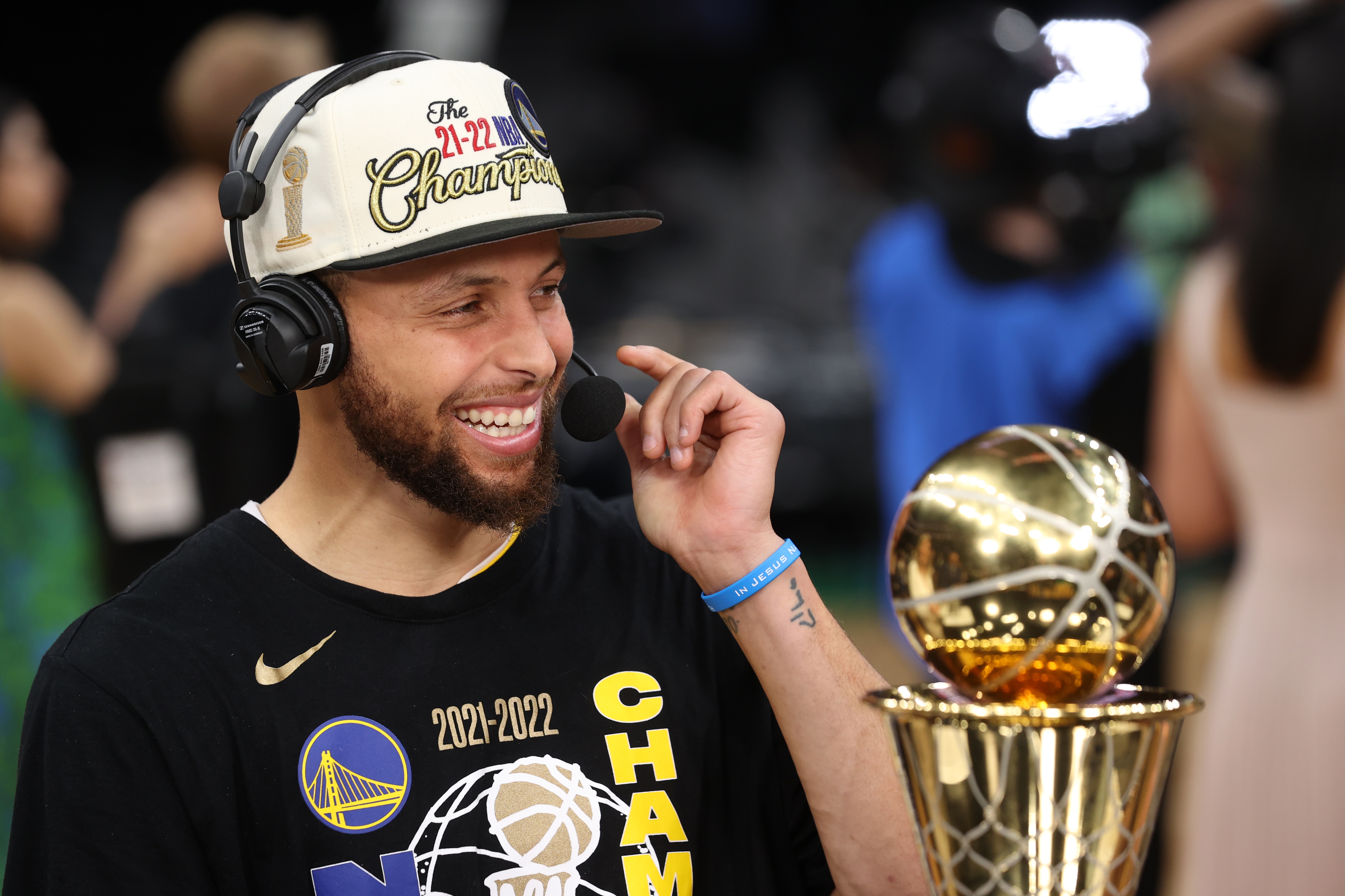 BOSTON, MA - JUNE 16: Stephen Curry #30 of the Golden State Warriors is interviewed by NBA TV Analysts, Grant Hill, Kristen Ledlow, Steve Smith and Isiah Thomas after Game Six of the 2022 NBA Finals on June 16, 2022 at TD Garden in Boston, Massachusetts. NOTE TO USER: User expressly acknowledges and agrees that, by downloading and or using this photograph, user is consenting to the terms and conditions of Getty Images License Agreement. Mandatory Copyright Notice: Copyright 2022 NBAE (Photo by Joe Murphy/NBAE via Getty Images)