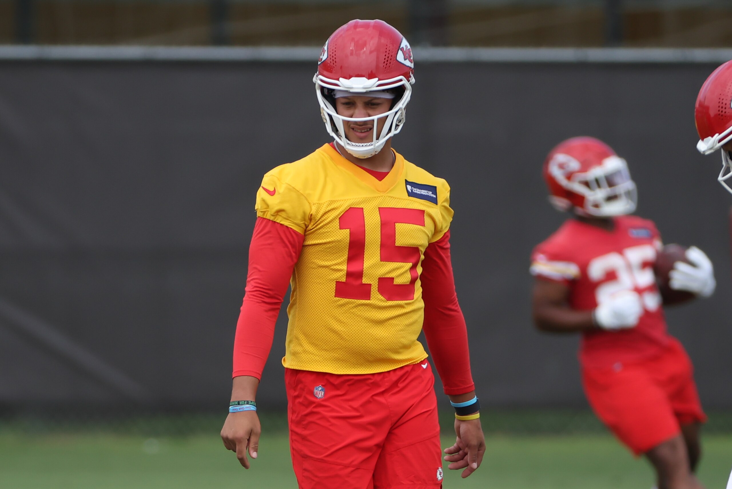 KANSAS CITY, MO - JUNE 15: Kansas City Chiefs quarterback Patrick Mahomes (15) during minicamp on June 15, 2022 at the Chiefs Training Facility in Kansas City, MO. (Photo by Scott Winters/Icon Sportswire via Getty Images)