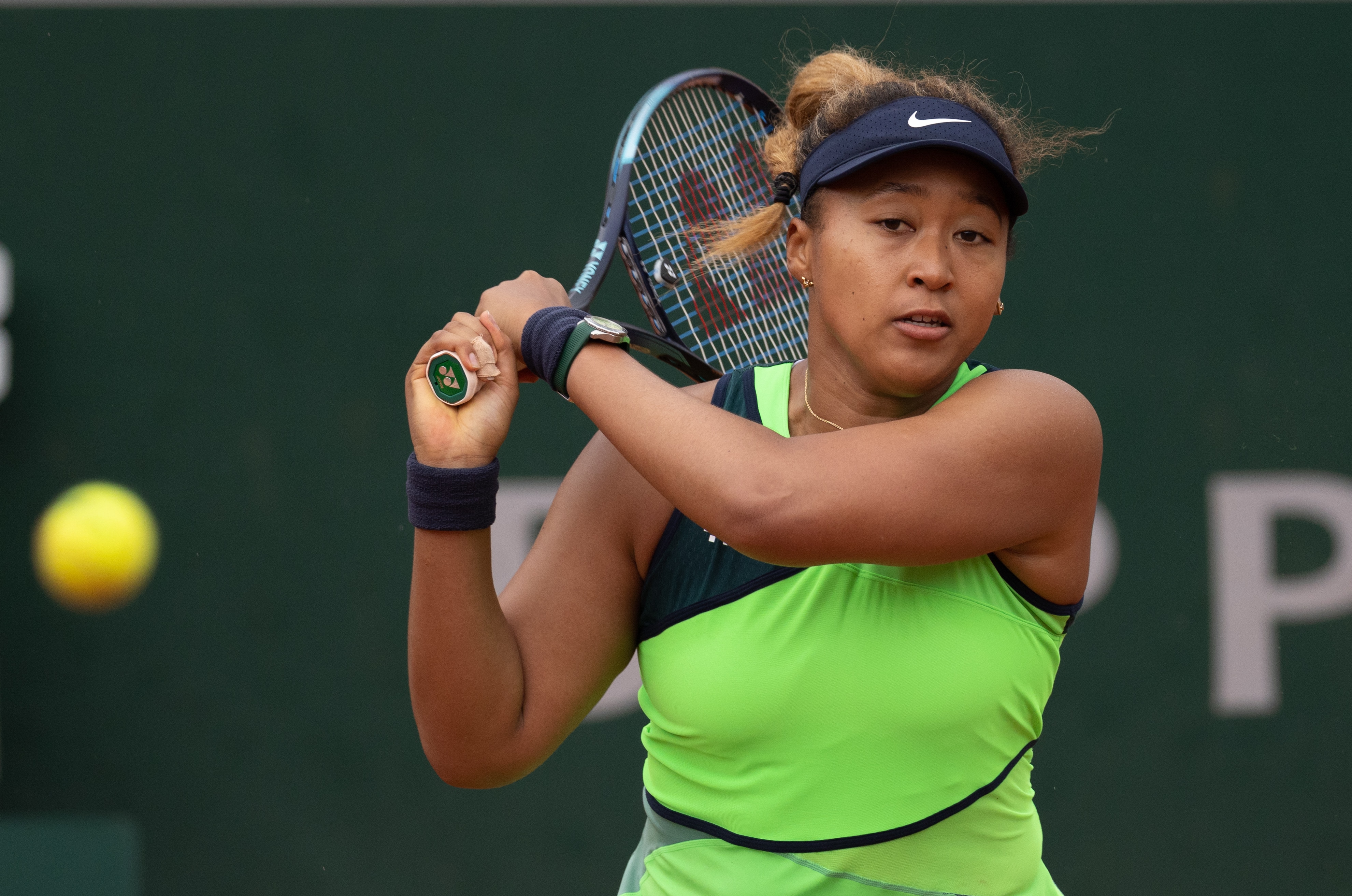 PARIS, FRANCE - MAY 23: Naomi Osaka of Japan vs Amanda Anisimova of USA during the Women's Singles First Round match on Day 2 of The 2022 French Open at Roland Garros on May 23, 2022 in Paris, France. (Photo by Tnani Badreddine/DeFodi Images via Getty Images )