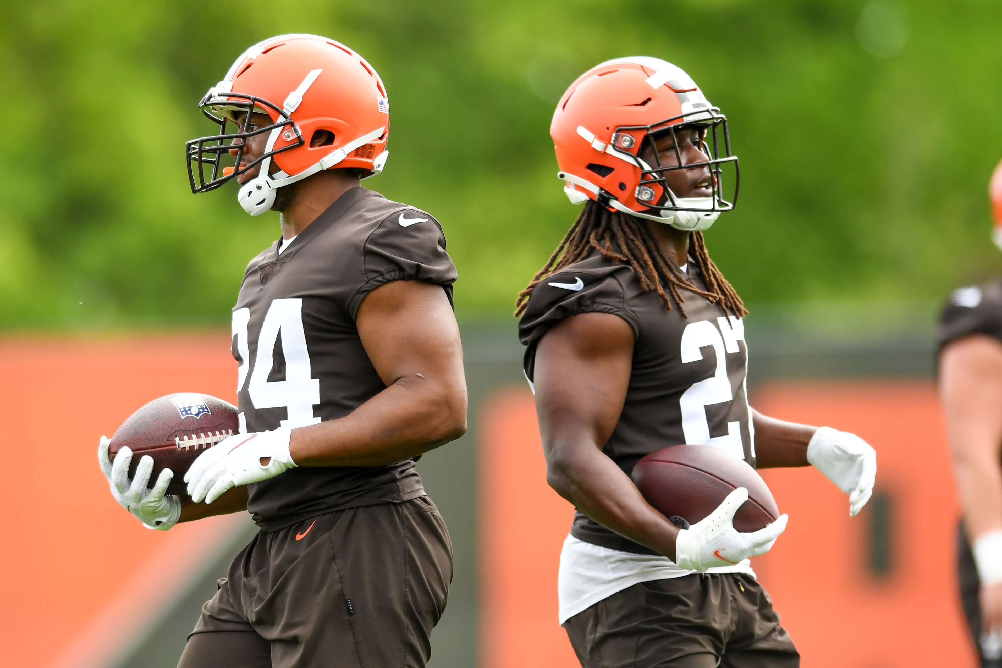 BEREA, OH - MAY 25: Nick Chubb #24 and Kareem Hunt #27 of the Cleveland Brown run a drill during the Cleveland Browns OTAs at CrossCountry Mortgage Campus on May 25, 2022 in Berea, Ohio. (Photo by Nick Cammett/Diamond Images via Getty Images)