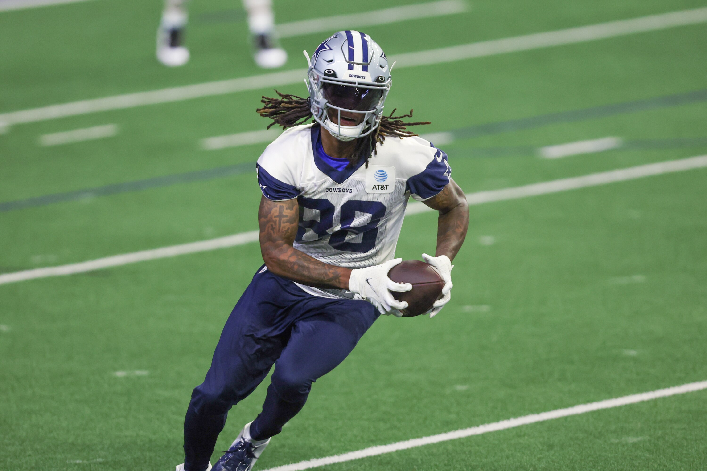 FRISCO, TX - JUNE 02: Dallas Cowboys wide receiver CeeDee Lamb (88) makes a catch during the Dallas Cowboys OTA Offseason Workouts on June 2, 2022 at The Star in Frisco, TX. (Photo by George Walker/Icon Sportswire via Getty Images)