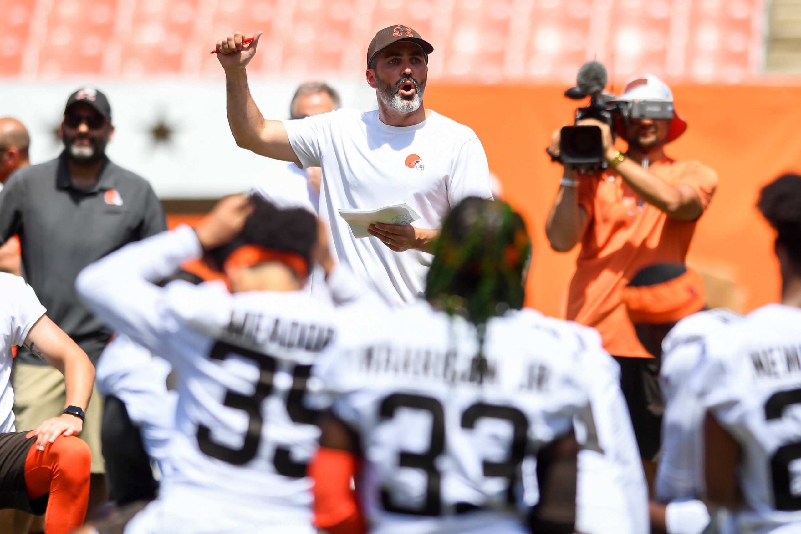 CLEVELAND, OH - JUNE 16: Head coach Kevin Stefanski of the Cleveland Browns speaks to the team after the Cleveland Browns mandatory minicamp at FirstEnergy Stadium on June 16, 2022 in Cleveland, Ohio. (Photo by Nick Cammett/Getty Images)