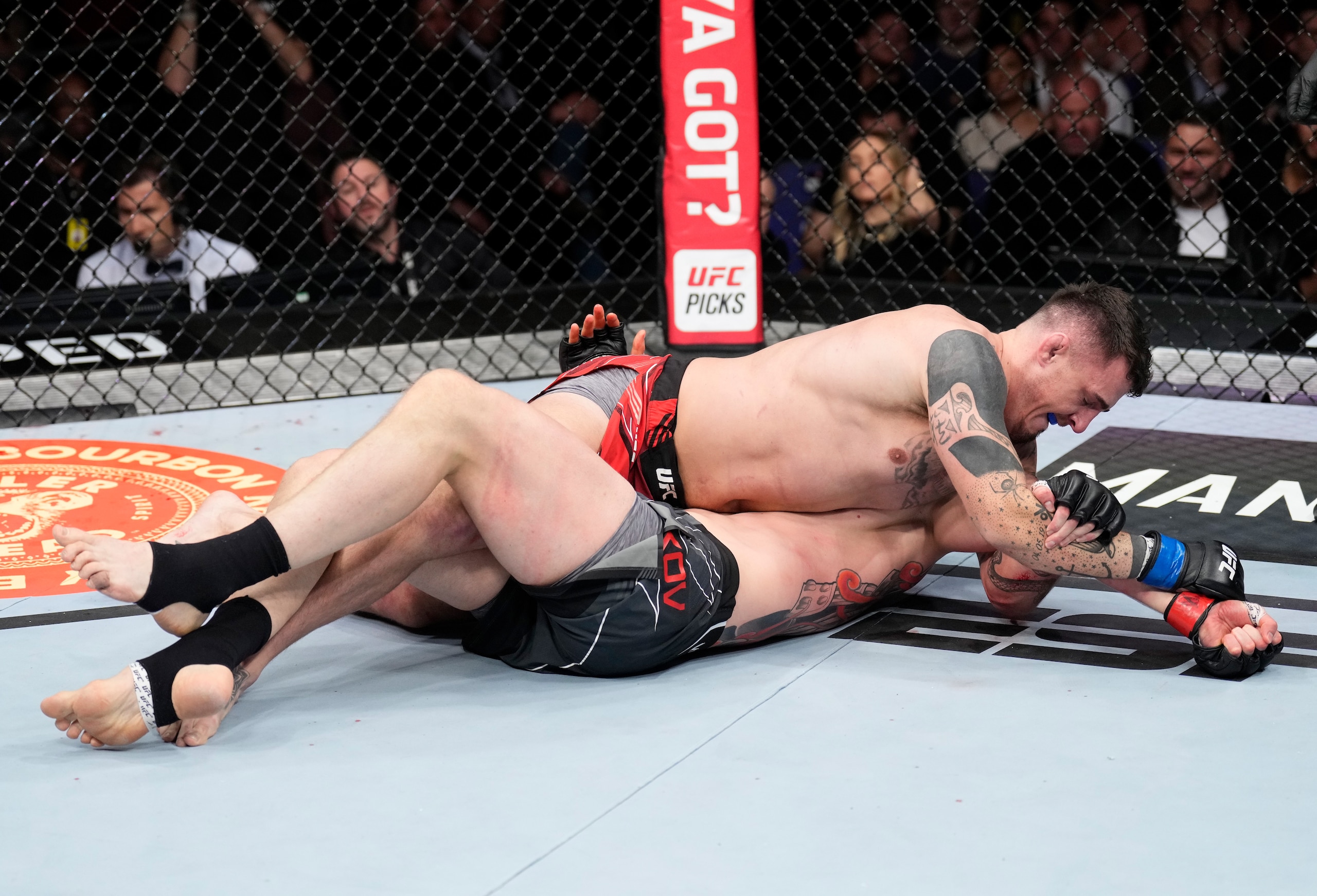 LONDON, ENGLAND - MARCH 19: (L-R) Tom Aspinall of England submits Alexander Volkov of Russia in a heavyweight fight during the UFC Fight Night event at O2 Arena on March 19, 2022 in London, England. (Photo by Chris Unger/Zuffa LLC) LONDON, ENGLAND - MARCH 19: (L-R) Tom Aspinall of England submits Alexander Volkov of Russia in a heavyweight fight during the UFC Fight Night event at O2 Arena on March 19, 2022 in London, England. (Photo by Chris Unger/Zuffa LLC)