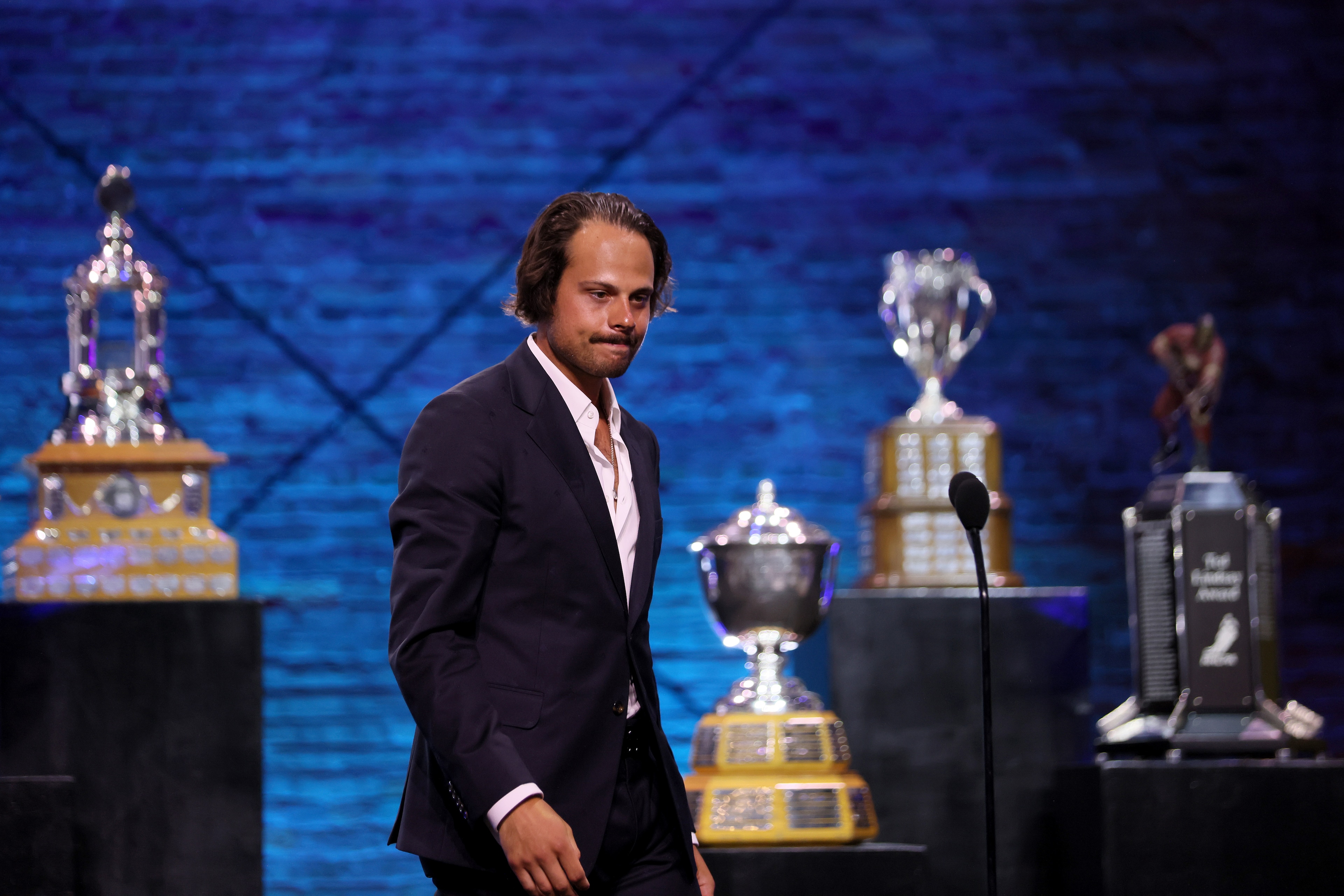 TAMPA, FLORIDA - JUNE 21: Auston Matthews of the Toronto Maple Leafs is awarded the Ted Lindsay Award for the most outstanding player during the 2022 NHL Awards at Armature Works on June 21, 2022 in Tampa, Florida. (Photo by Bruce Bennett/Getty Images) TAMPA, FLORIDA - JUNE 21: Auston Matthews of the Toronto Maple Leafs is awarded the Ted Lindsay Award for the most outstanding player during the 2022 NHL Awards at Armature Works on June 21, 2022 in Tampa, Florida. (Photo by Bruce Bennett/Getty Images)