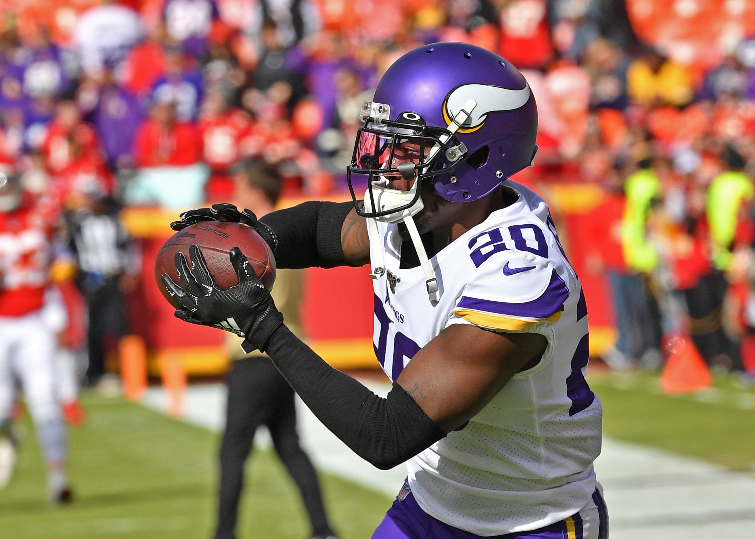 KANSAS CITY, MO - NOVEMBER 03:  Cornerback Mackensie Alexander #20 of the Minnesota Vikings catches a pass during pre-game prior to a game against the Kansas City Chiefs at Arrowhead Stadium on November 3, 2019 in Kansas City, Missouri. (Photo by Peter Aiken/Getty Images)