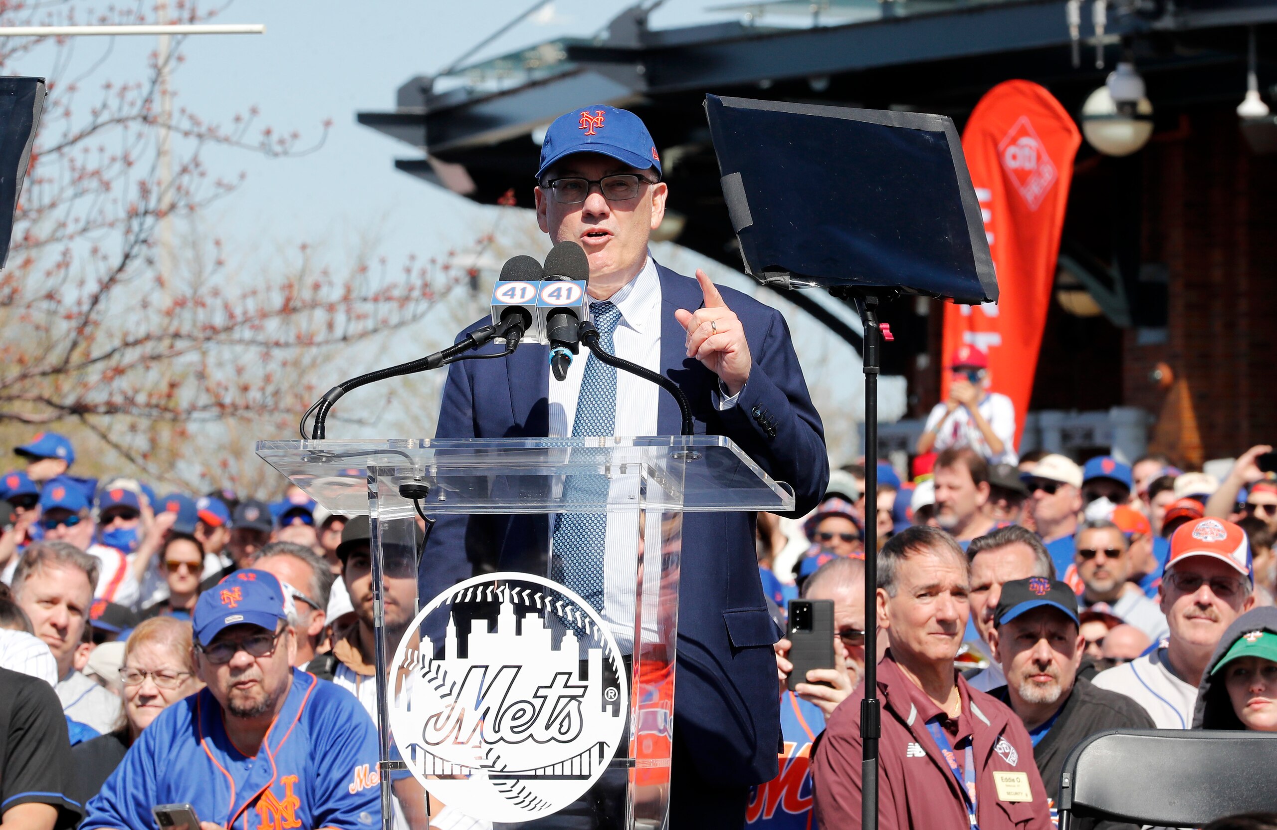 NEW YORK, NEW YORK - APRIL 15: (NEW YORK DAILIES OUT) New York Mets owner Steven A. Cohen speaks at the Tom Seaver statue unveiling ceremony before a game against the Arizona Diamondbacks at Citi Field on April 15, 2022 in New York City. All players are wearing #42 in honor of Jackie Robinson Day. The Mets defeated the Diamondbacks 10-3. (Photo by Jim McIsaac/Getty Images) NEW YORK, NEW YORK - APRIL 15: (NEW YORK DAILIES OUT) New York Mets owner Steven A. Cohen speaks at the Tom Seaver statue unveiling ceremony before a game against the Arizona Diamondbacks at Citi Field on April 15, 2022 in New York City. All players are wearing #42 in honor of Jackie Robinson Day. The Mets defeated the Diamondbacks 10-3. (Photo by Jim McIsaac/Getty Images)