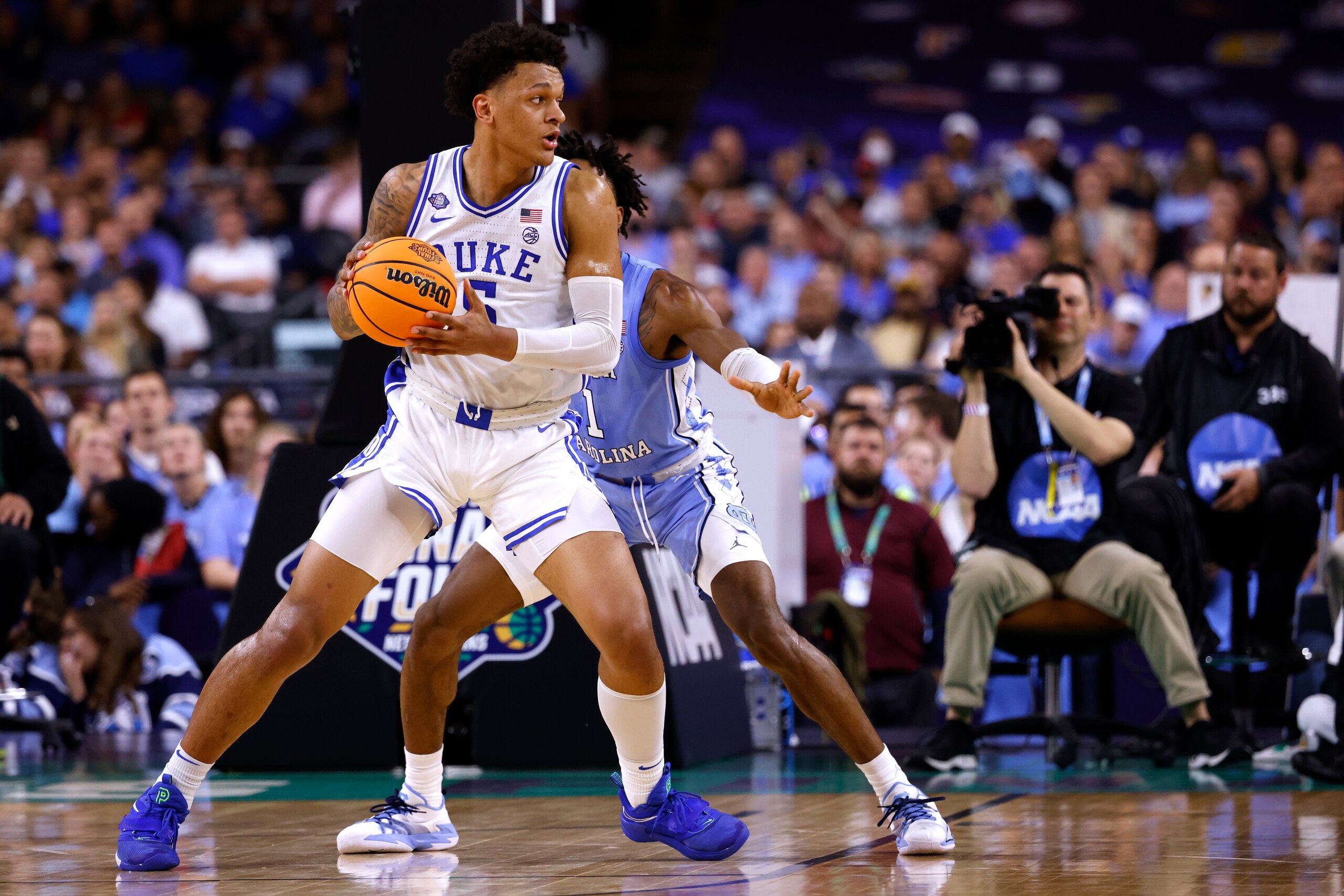 NEW ORLEANS, LA - APRIL 02: Paolo Banchero #5 of the Duke Blue Devils works on offense against Leaky Black #1 of the North Carolina Tar Heels during the 2022 NCAA Men's Basketball Tournament Final Four at Caesars Superdome on April 2, 2022 in New Orleans, Louisiana. (Photo by Lance King/Getty Images)