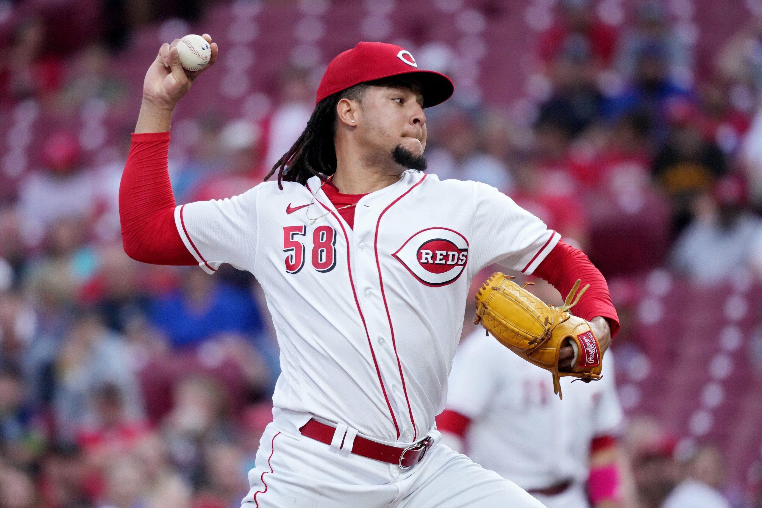 CINCINNATI, OHIO - JUNE 22: Luis Castillo #58 of the Cincinnati Reds pitches in the second inning against the Los Angeles Dodgers at Great American Ball Park on June 22, 2022 in Cincinnati, Ohio. (Photo by Dylan Buell/Getty Images)