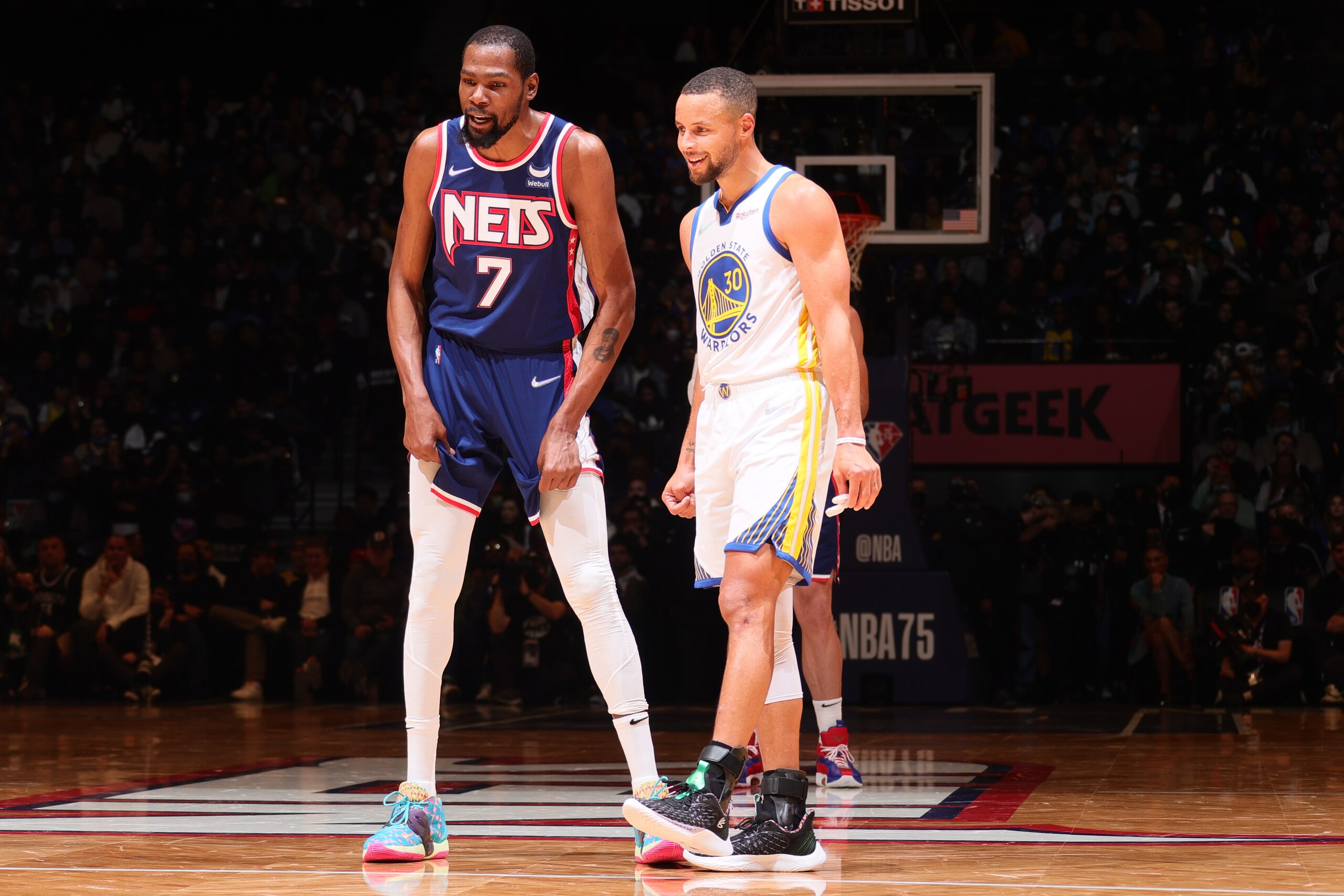 BROOKLYN, NY - NOVEMBER 16: Kevin Durant #7 of the Brooklyn Nets talks with Stephen Curry #30 of the Golden State Warriors during the game on November 16, 2021 at Barclays Center in Brooklyn, New York. NOTE TO USER: User expressly acknowledges and agrees that, by downloading and or using this Photograph, user is consenting to the terms and conditions of the Getty Images License Agreement. Mandatory Copyright Notice: Copyright 2021 NBAE (Photo by Nathaniel S. Butler/NBAE via Getty Images)