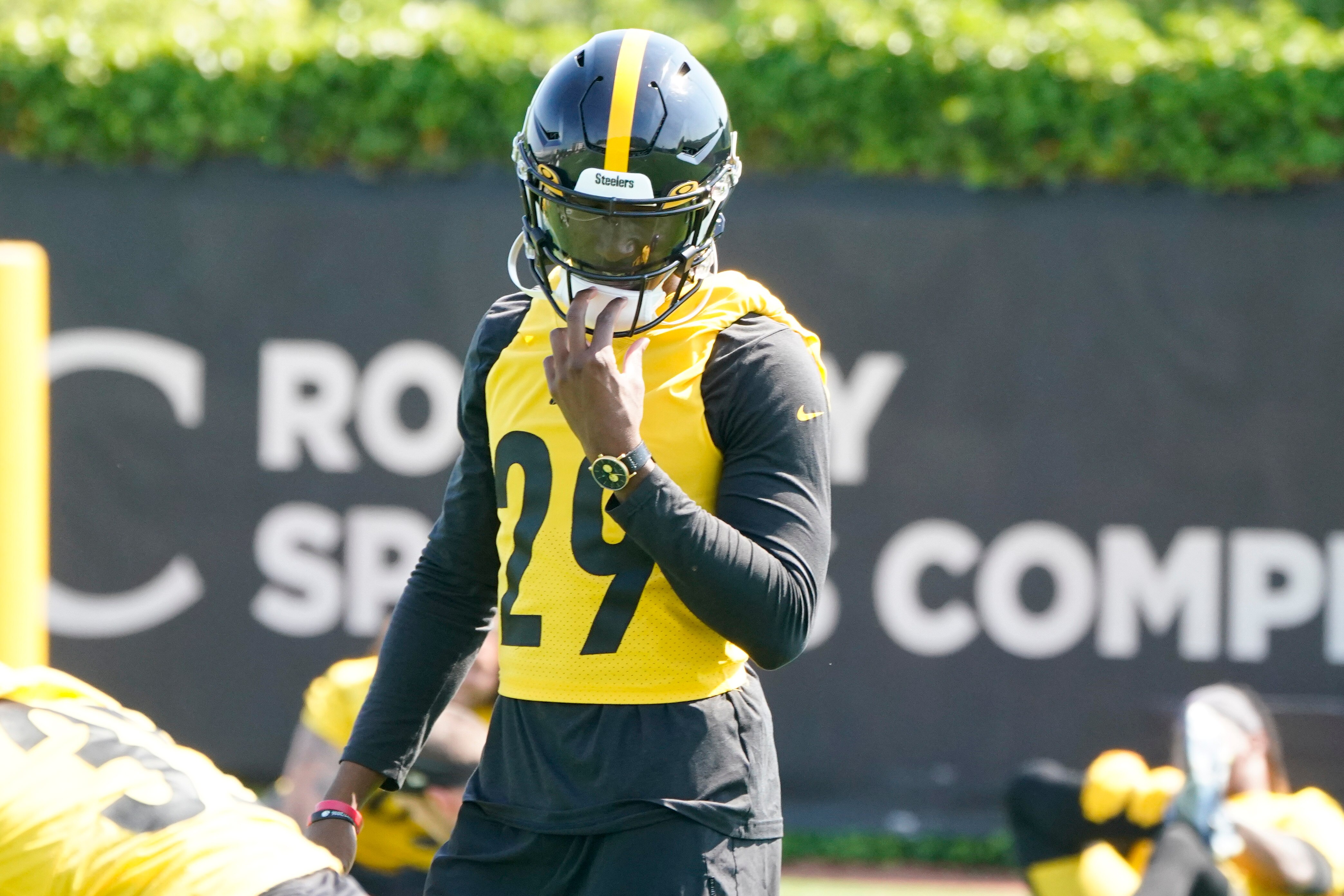 Pittsburgh Steelers defensive back Levi Wallace (29) goes through drills during an NFL football practice, Tuesday, May 31, 2022, in Pittsburgh. (AP Photo/Keith Srakocic)