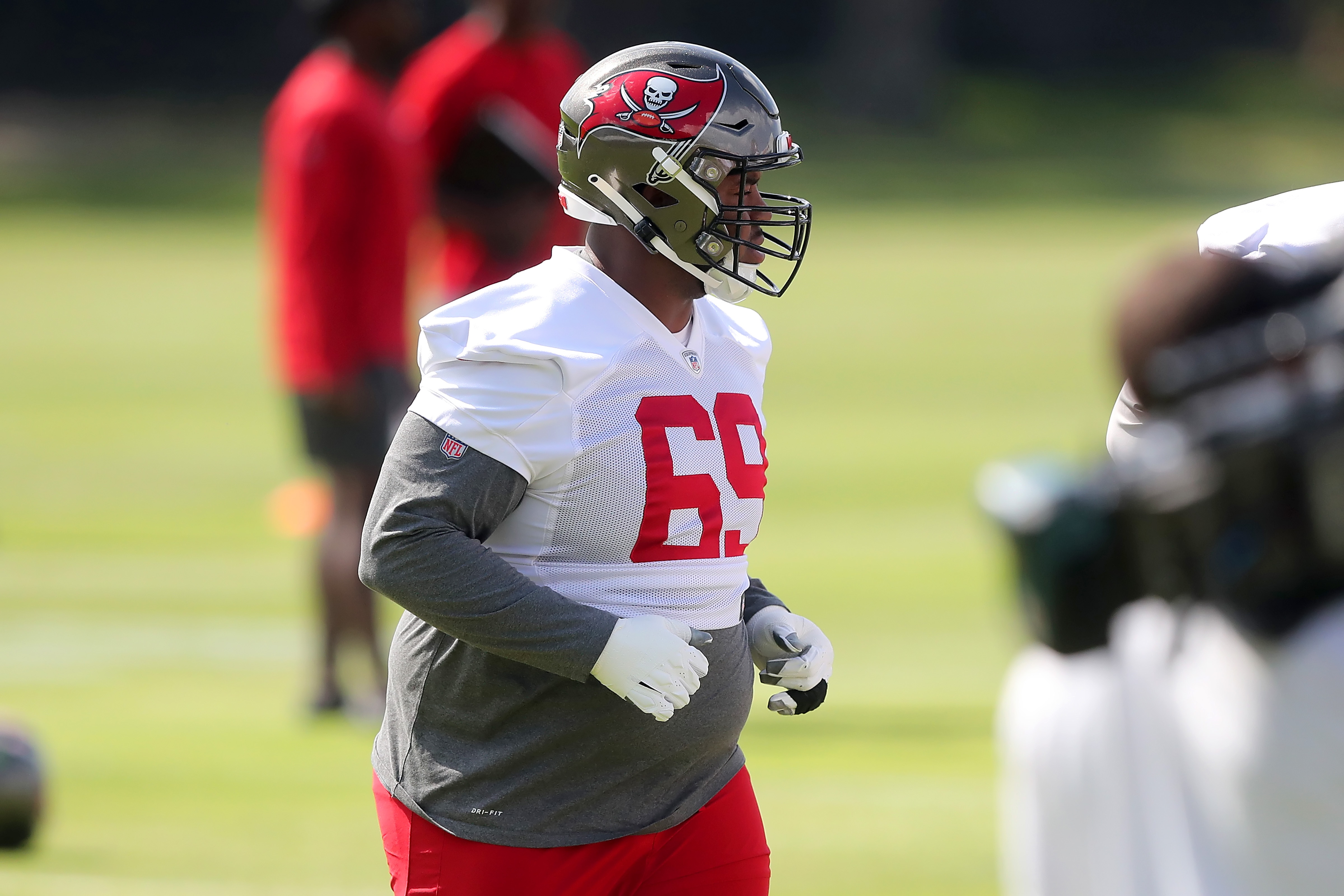 TAMPA, FL - MAY 17: Tampa Bay Buccaneers offensive lineman Shaq Mason (69) trots across the field during the Tampa Bay Buccaneers OTA on May 17, 2022 at the AdventHealth Training Center at One Buccaneer Place in Tampa, Florida. (Photo by Cliff Welch/Icon Sportswire via Getty Images)