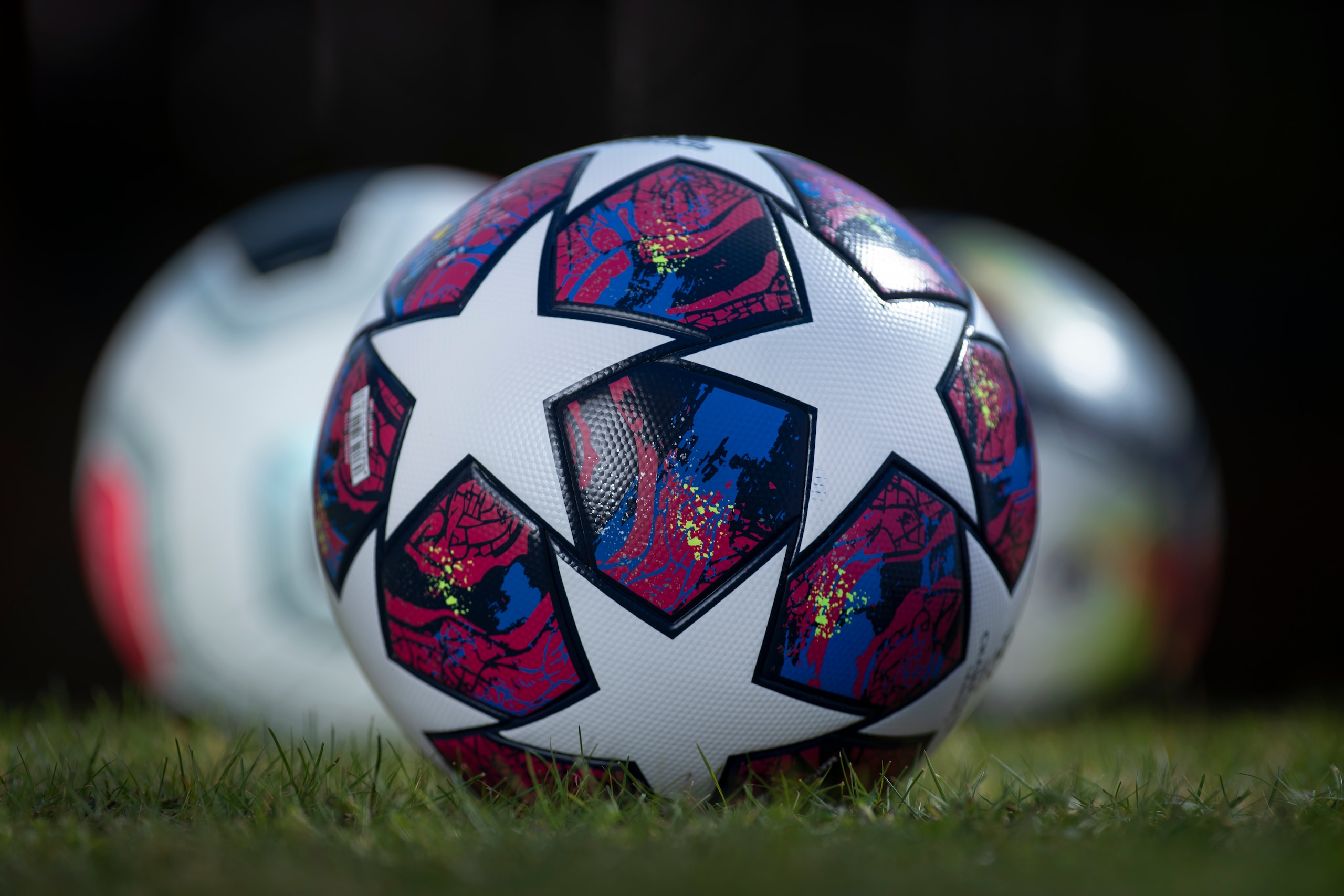 MANCHESTER, ENGLAND - APRIL 7: Generic Professional Footballs on April 7, 2020 in Manchester, England. (Photo by Visionhaus) MANCHESTER, ENGLAND - APRIL 7: Generic Professional Footballs on April 7, 2020 in Manchester, England. (Photo by Visionhaus)