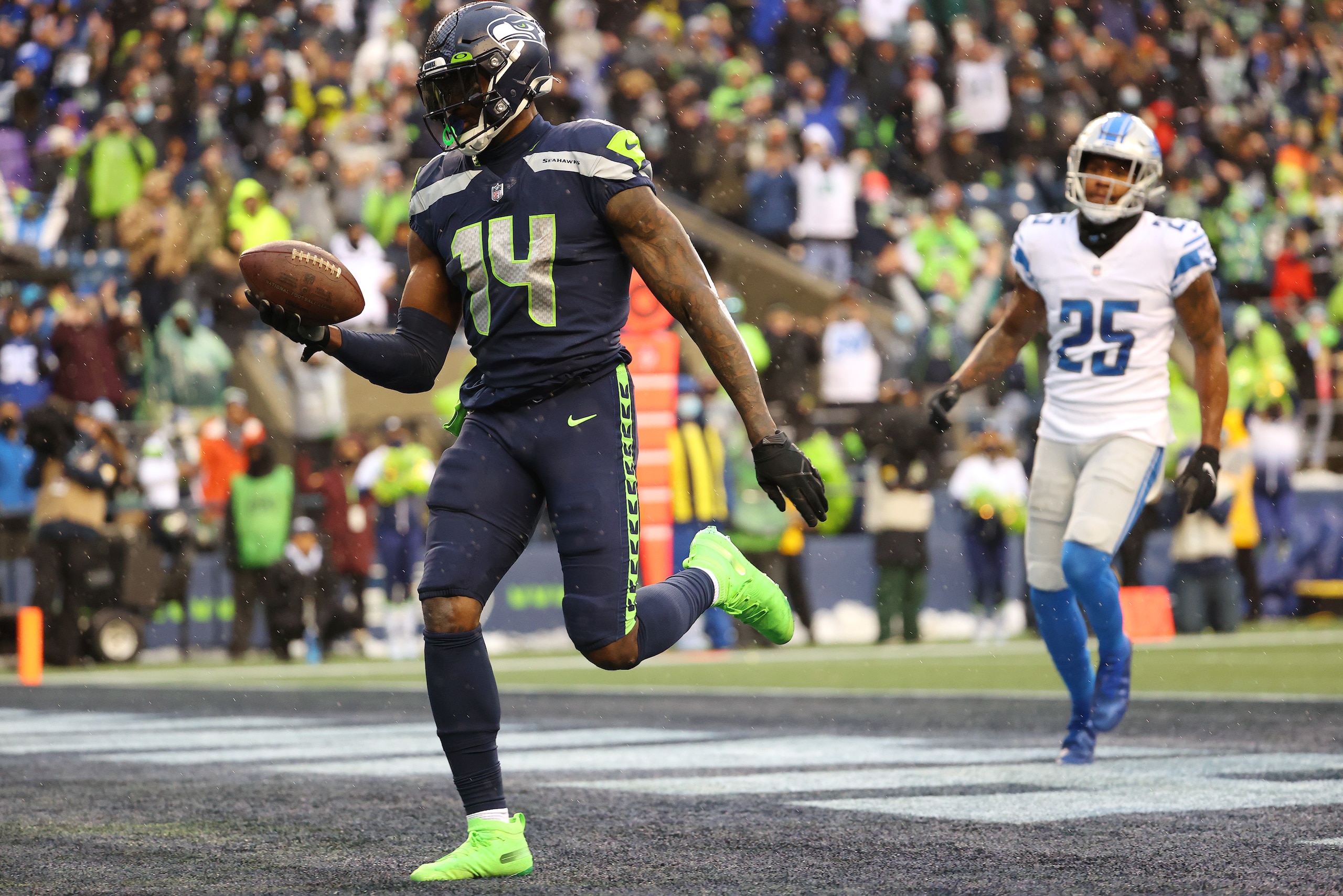 SEATTLE, WASHINGTON - JANUARY 02: DK Metcalf #14 of the Seattle Seahawks catches the ball for a touchdown during the second quarter against the Detroit Lions at Lumen Field on January 02, 2022 in Seattle, Washington. (Photo by Abbie Parr/Getty Images)