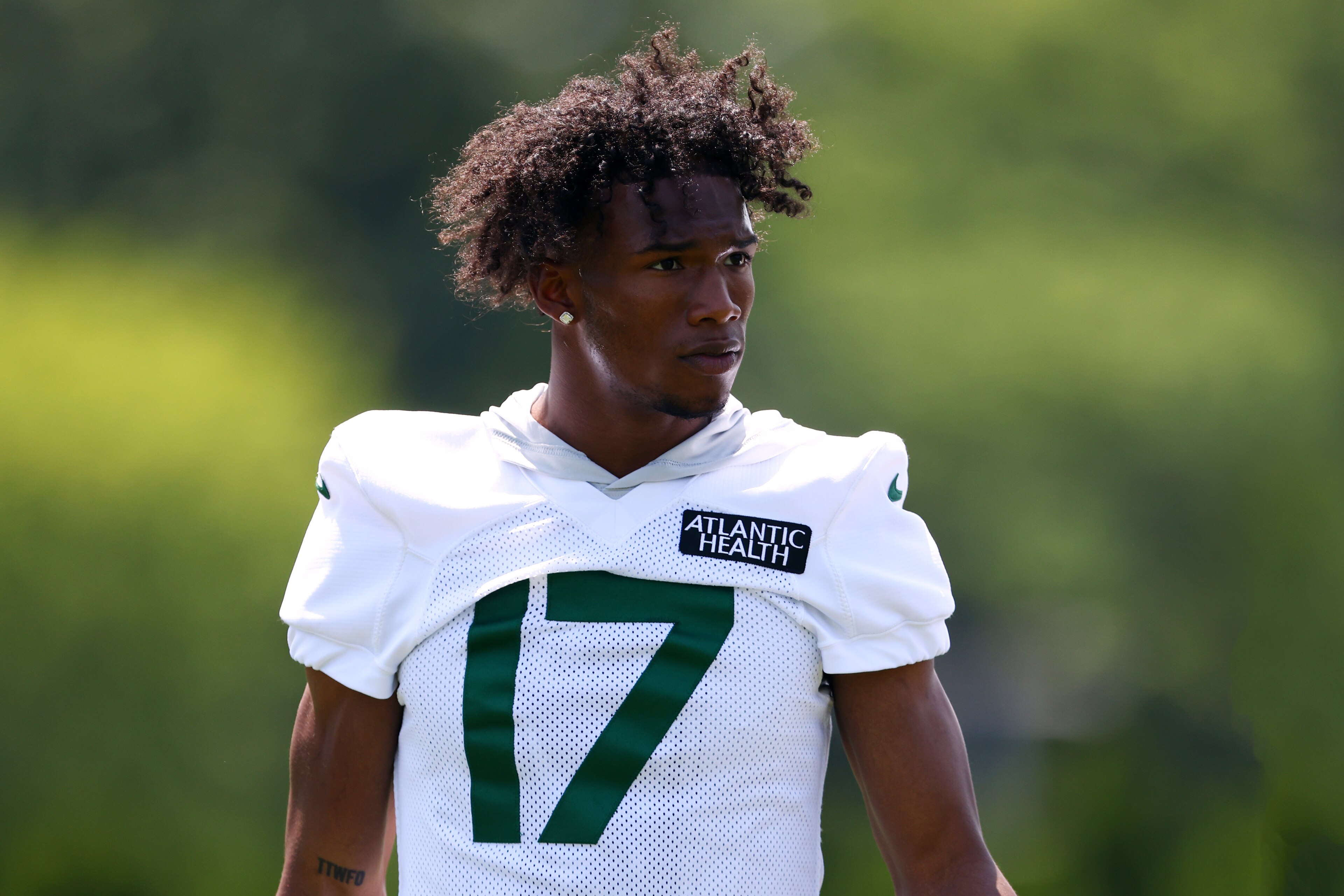 FLORHAM PARK, NJ - JUNE 15: Wide receiver Garrett Wilson #17 of the New York Jets during New York Jets mandatory minicamp at Atlantic Health Jets Training Center on June 15, 2022 in Florham Park, New Jersey. (Photo by Rich Schultz/Getty Images) FLORHAM PARK, NJ - JUNE 15: Wide receiver Garrett Wilson #17 of the New York Jets during New York Jets mandatory minicamp at Atlantic Health Jets Training Center on June 15, 2022 in Florham Park, New Jersey. (Photo by Rich Schultz/Getty Images)