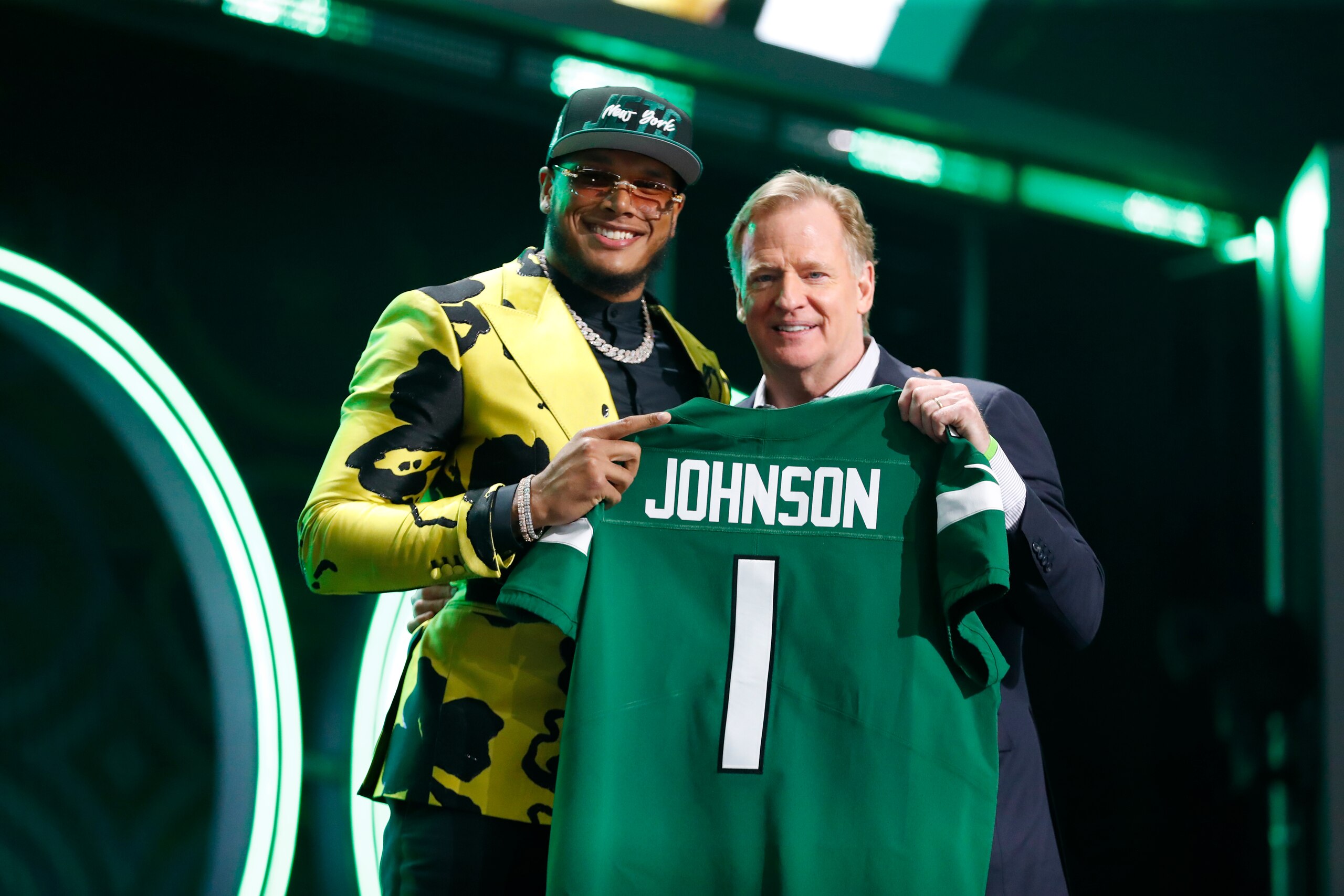 LAS VEGAS, NV - APRIL 28: Jermaine Johnson II, Florida State is selected as the number 26 pick by the New York Jets during the NFL Draft on April 28, 2022 in Las Vegas, Nevada. (Photo by Jeff Speer/Icon Sportswire via Getty Images)