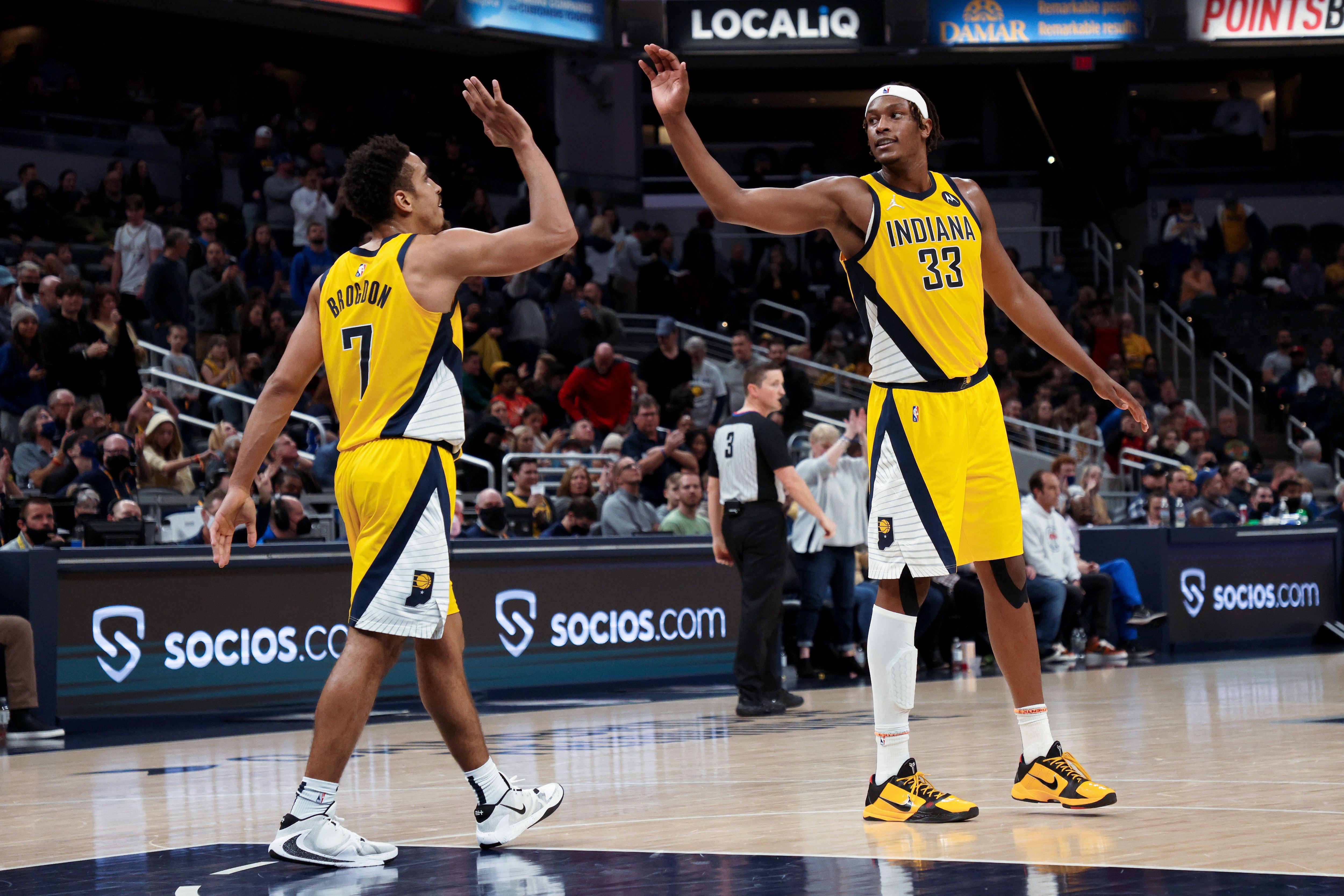 INDIANAPOLIS, INDIANA - DECEMBER 10: Malcolm Brogdon #7 and Myles Turner #33 of the Indiana Pacers celebrate in the fourth quarter against the Dallas Mavericks at Gainbridge Fieldhouse on December 10, 2021 in Indianapolis, Indiana. NOTE TO USER: User expressly acknowledges and agrees that, by downloading and or using this Photograph, user is consenting to the terms and conditions of the Getty Images License Agreement. (Photo by Dylan Buell/Getty Images)