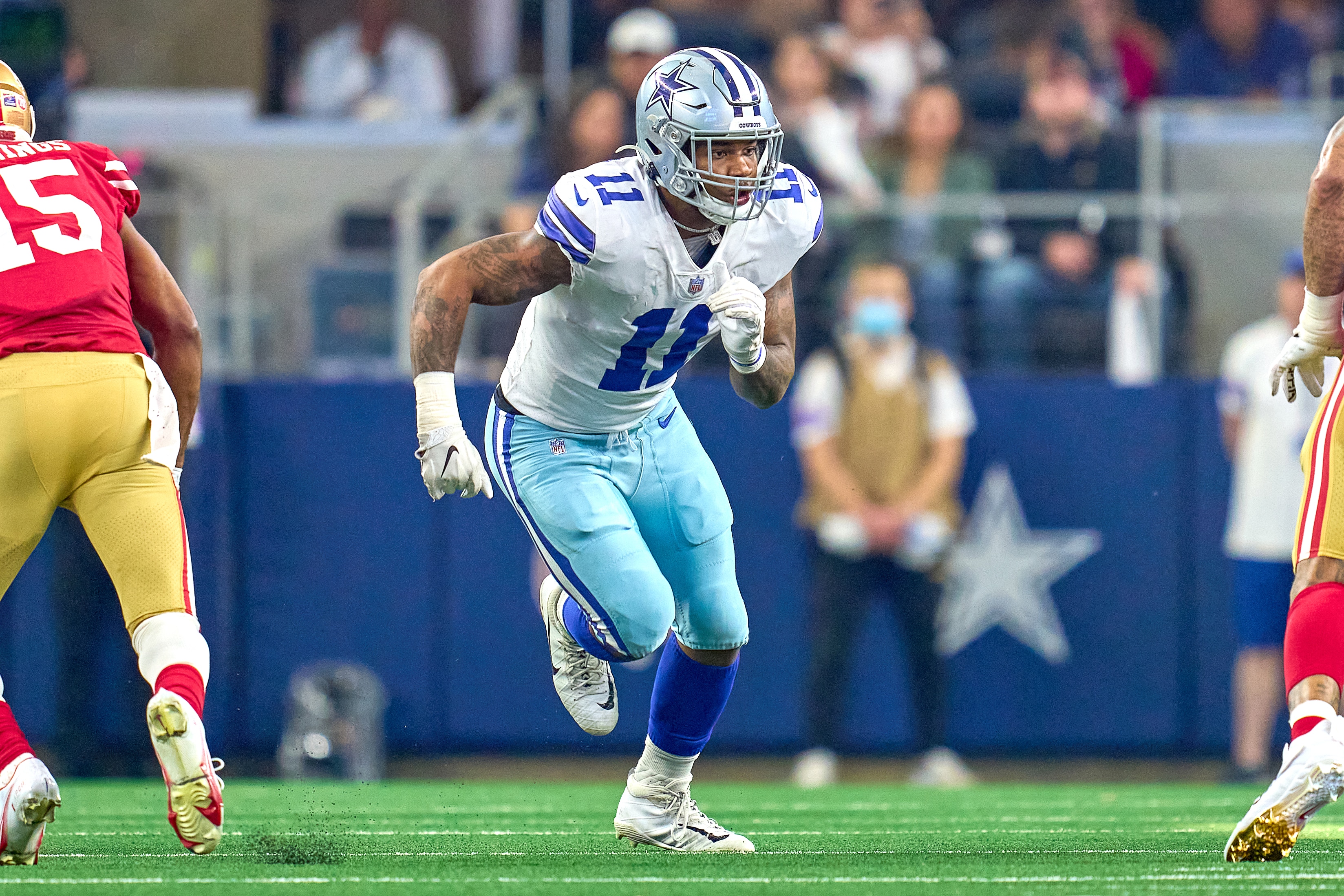 ARLINGTON, TX - JANUARY 16: Dallas Cowboys outside linebacker Micah Parsons (11) runs during the NFC Wild Card game between the San Francisco 49ers and the Dallas Cowboys on January 16, 2022 at AT&T Stadium in Arlington, TX. (Photo by Robin Alam/Icon Sportswire via Getty Images)