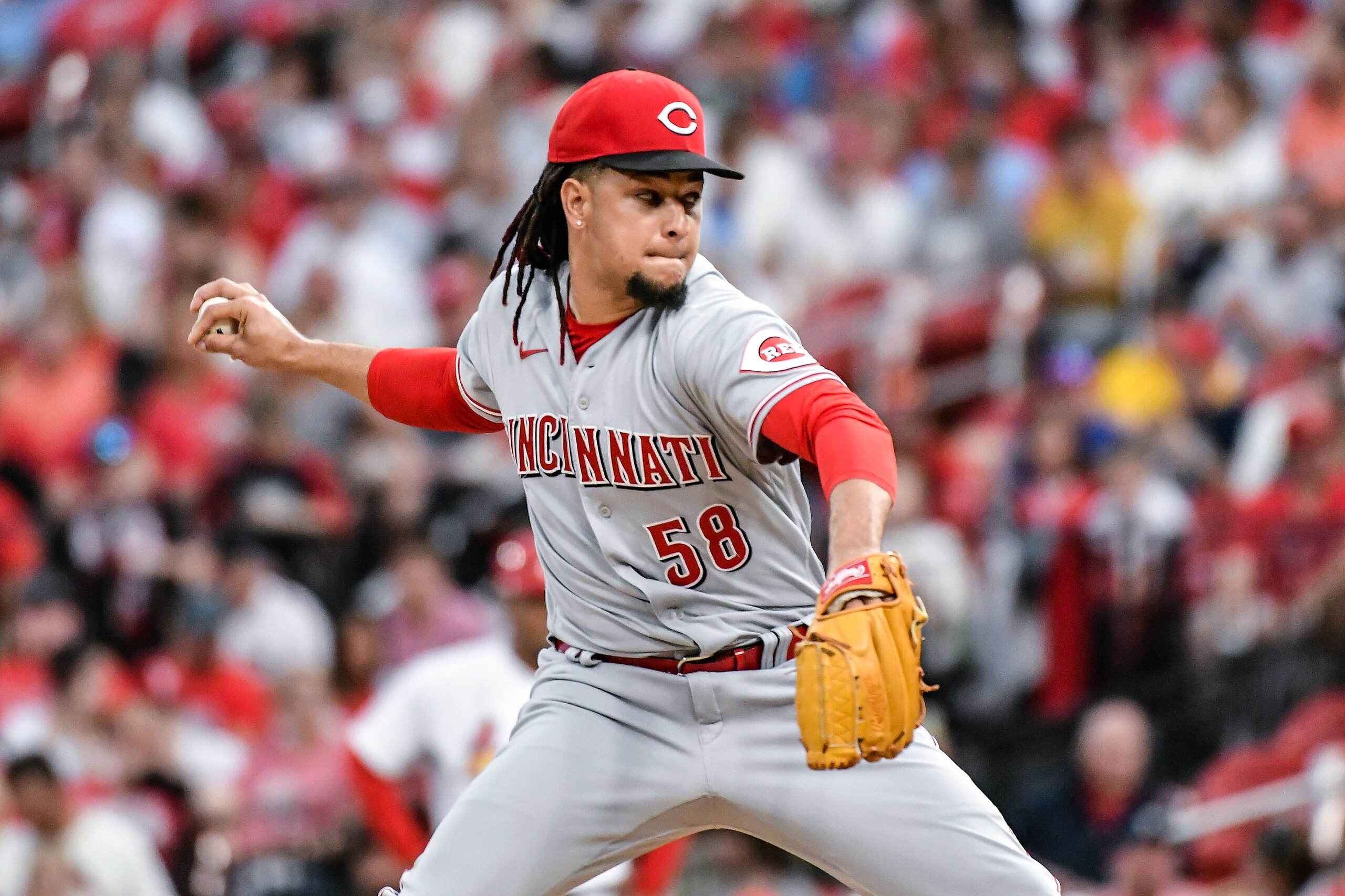 ST. LOUIS, MO - JUNE 10: Cincinnati Reds starting pitcher Luis Castillo (58) during his delivery in a game between the Cincinnati Reds and the St. Louis Cardinals on June 10, 2022, at Busch Stadium in St. Louis MO (Photo by Rick Ulreich/Icon Sportswire via Getty Images) ST. LOUIS, MO - JUNE 10: Cincinnati Reds starting pitcher Luis Castillo (58) during his delivery in a game between the Cincinnati Reds and the St. Louis Cardinals on June 10, 2022, at Busch Stadium in St. Louis MO (Photo by Rick Ulreich/Icon Sportswire via Getty Images)