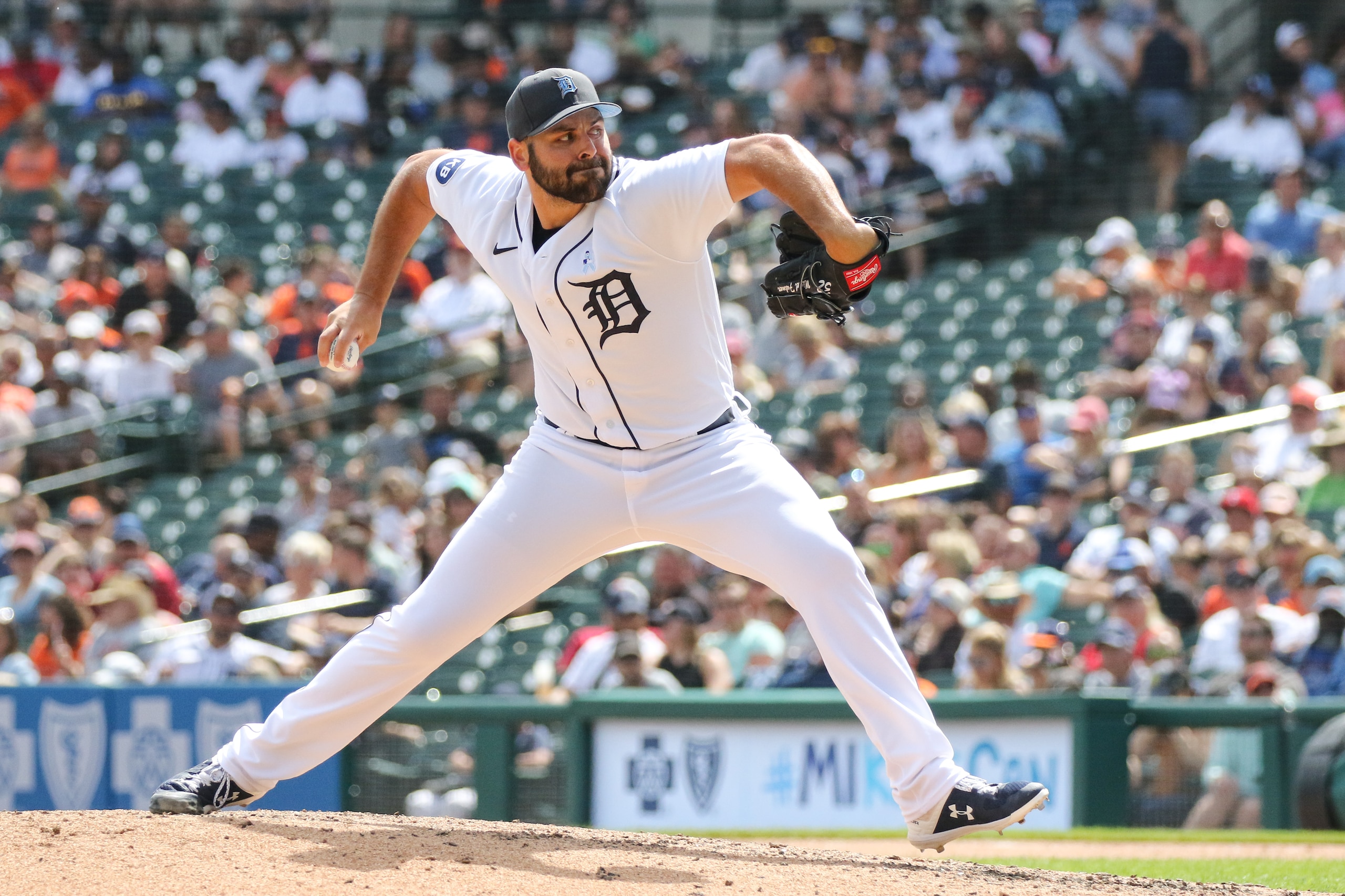 DETROIT, MI - JUNE 19:  Detroit Tigers relief pitcher Michael Fulmer (32) pitches during the seventh inning of a regular season Major League Baseball game between the Texas Rangers and the Detroit Tigers on June 19, 2022 at Comerica Park in Detroit, Michigan. (Photo by Scott W. Grau/Icon Sportswire via Getty Images)