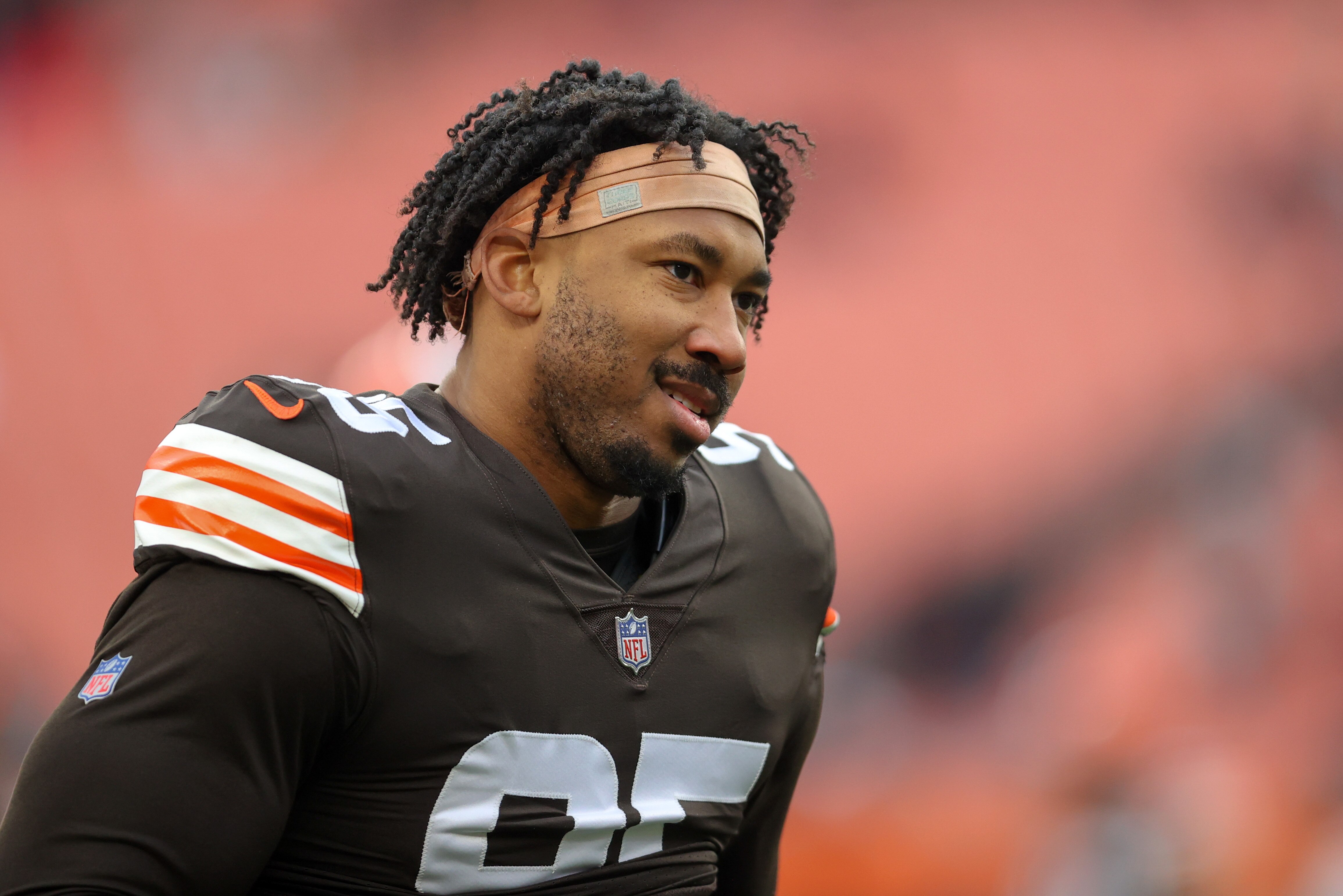 CLEVELAND, OH - JANUARY 09: Cleveland Browns defensive end Myles Garrett (95) warms up prior to the National Football League game between the Cincinnati Bengals and Cleveland Browns on January 9, 2022, at FirstEnergy Stadium in Cleveland, OH. (Photo by Frank Jansky/Icon Sportswire via Getty Images)