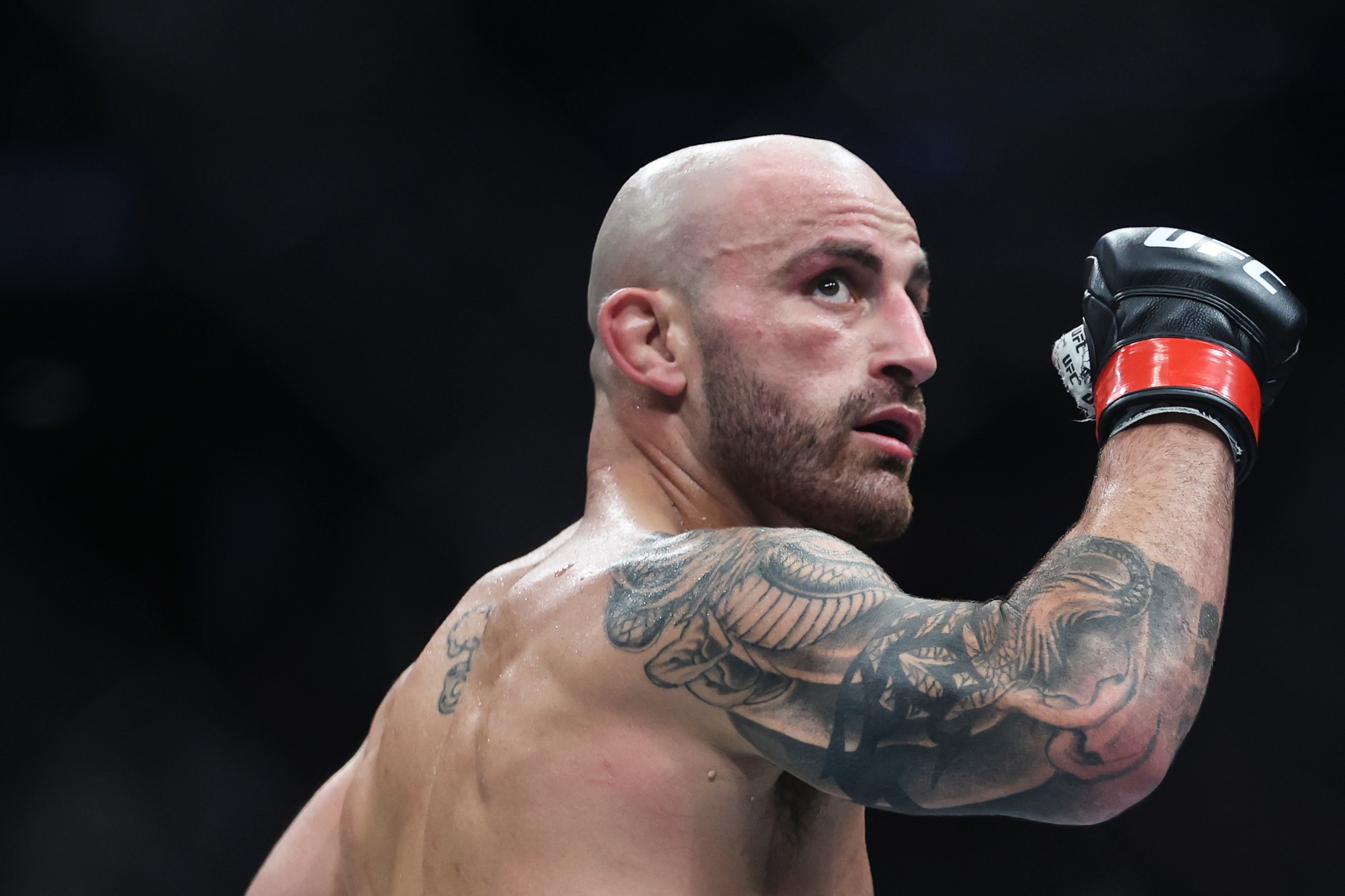 JACKSONVILLE, FLORIDA - APRIL 09: Alexander Volkanovski of Australia reacts during the featherweight title bout against Chan Sung Jung of South Korea during the UFC 273 event at VyStar Veterans Memorial Arena on April 09, 2022 in Jacksonville, Florida. (Photo by James Gilbert/Getty Images)