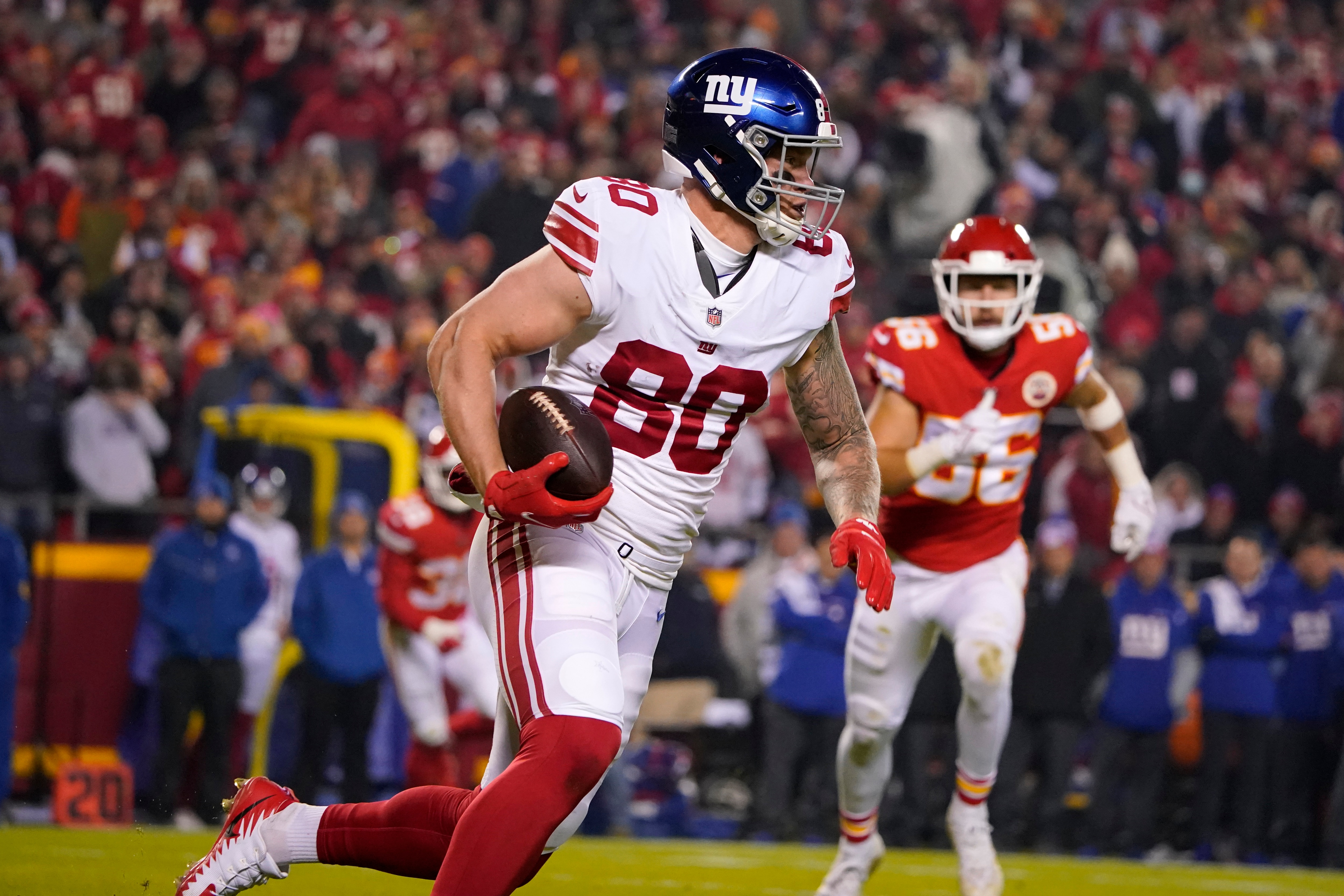 New York Giants tight end Kyle Rudolph (80) runs up field after catching a pass during the first half of an NFL football game against the Kansas City Chiefs Monday, Nov. 1, 2021, in Kansas City, Mo. (AP Photo/Ed Zurga)