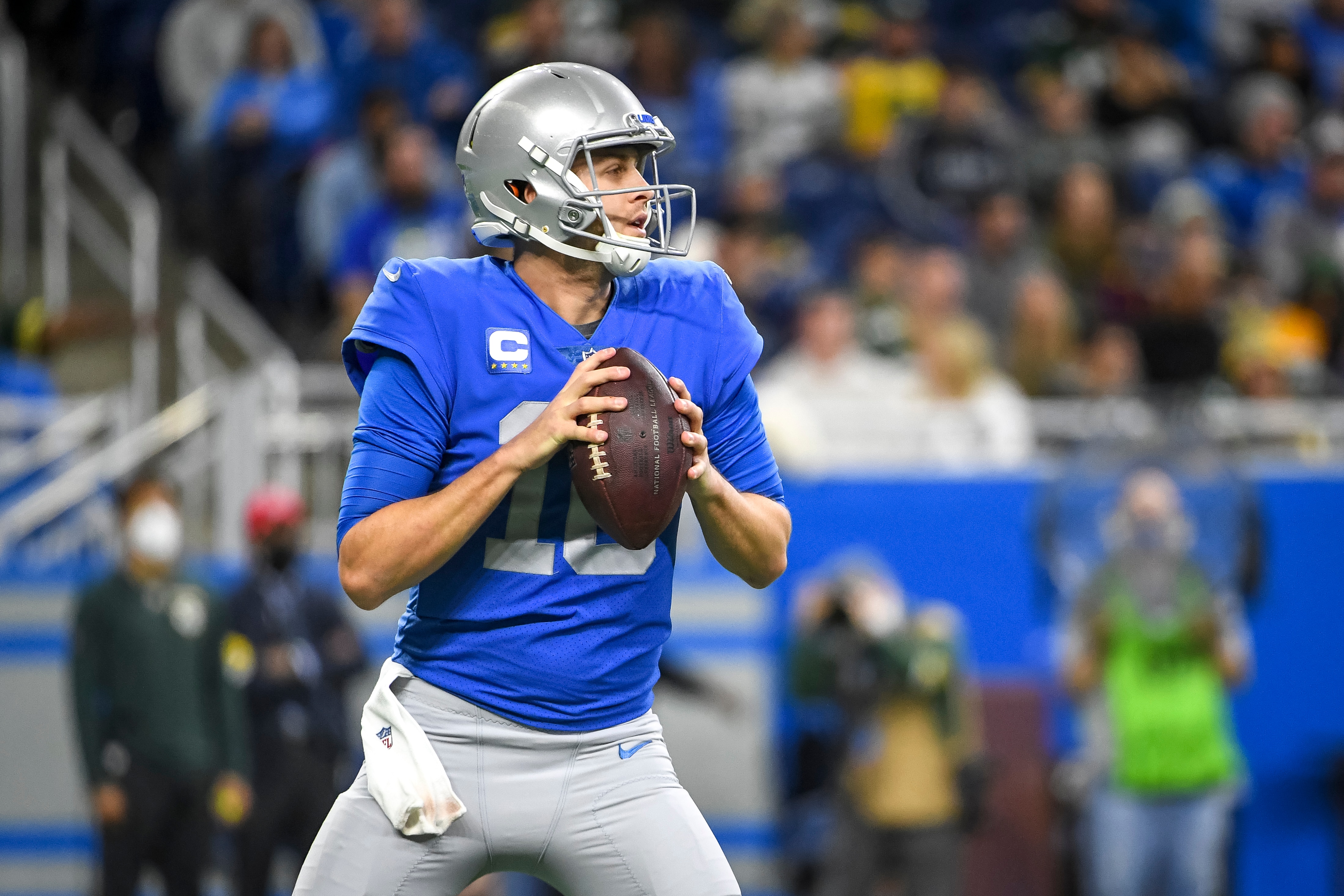 DETROIT, MICHIGAN - JANUARY 09: Jared Goff #16 of the Detroit Lions looks to pass against the Green Bay Packers at Ford Field on January 09, 2022 in Detroit, Michigan. (Photo by Nic Antaya/Getty Images)