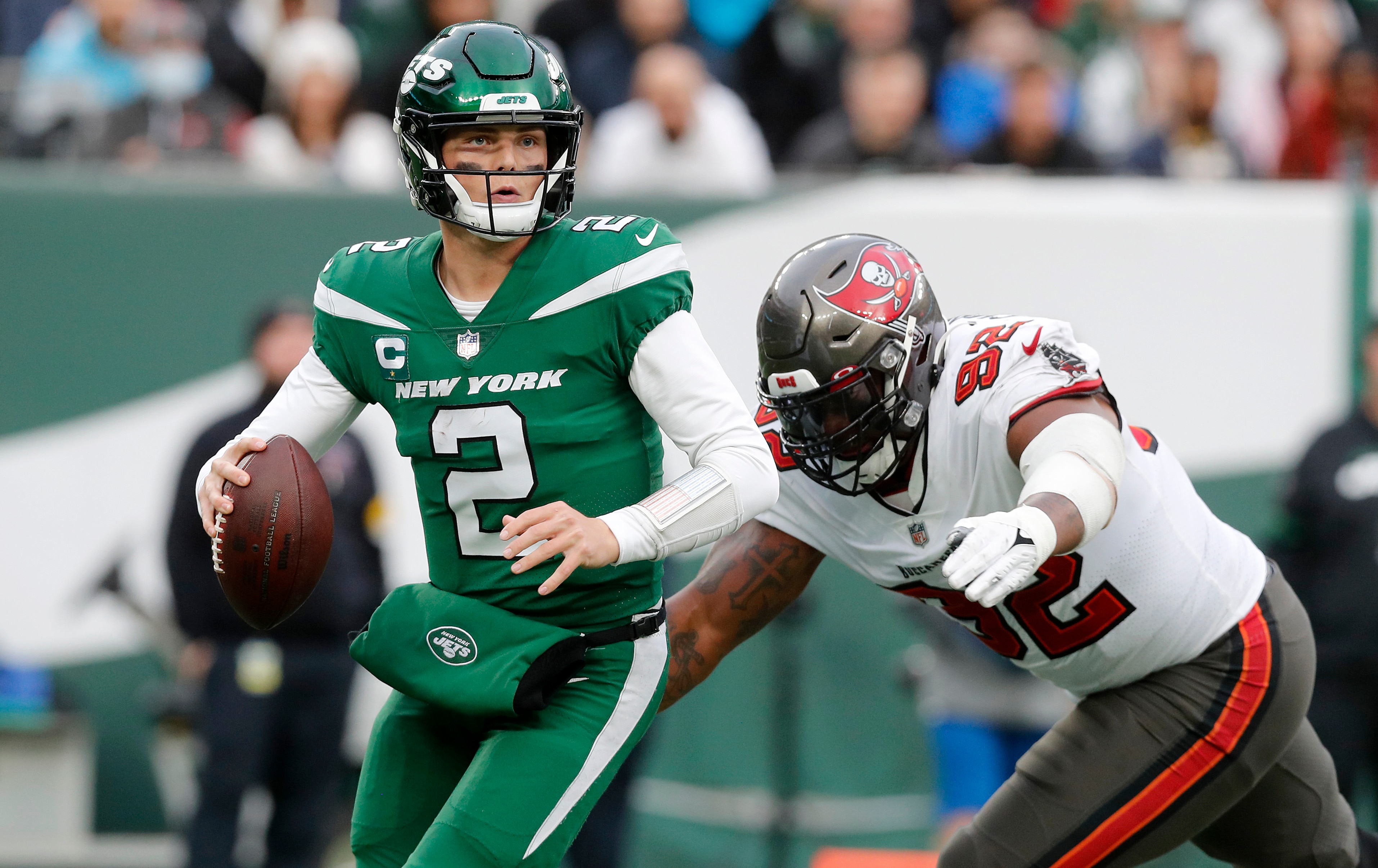 EAST RUTHERFORD, NEW JERSEY - JANUARY 02: (NEW YORK DAILIES OUT)  Zach Wilson #2 of the New York Jets in action against the Tampa Bay Buccaneers at MetLife Stadium on January 02, 2022 in East Rutherford, New Jersey. The Buccaneers defeated the Jets 28-24. (Photo by Jim McIsaac/Getty Images)