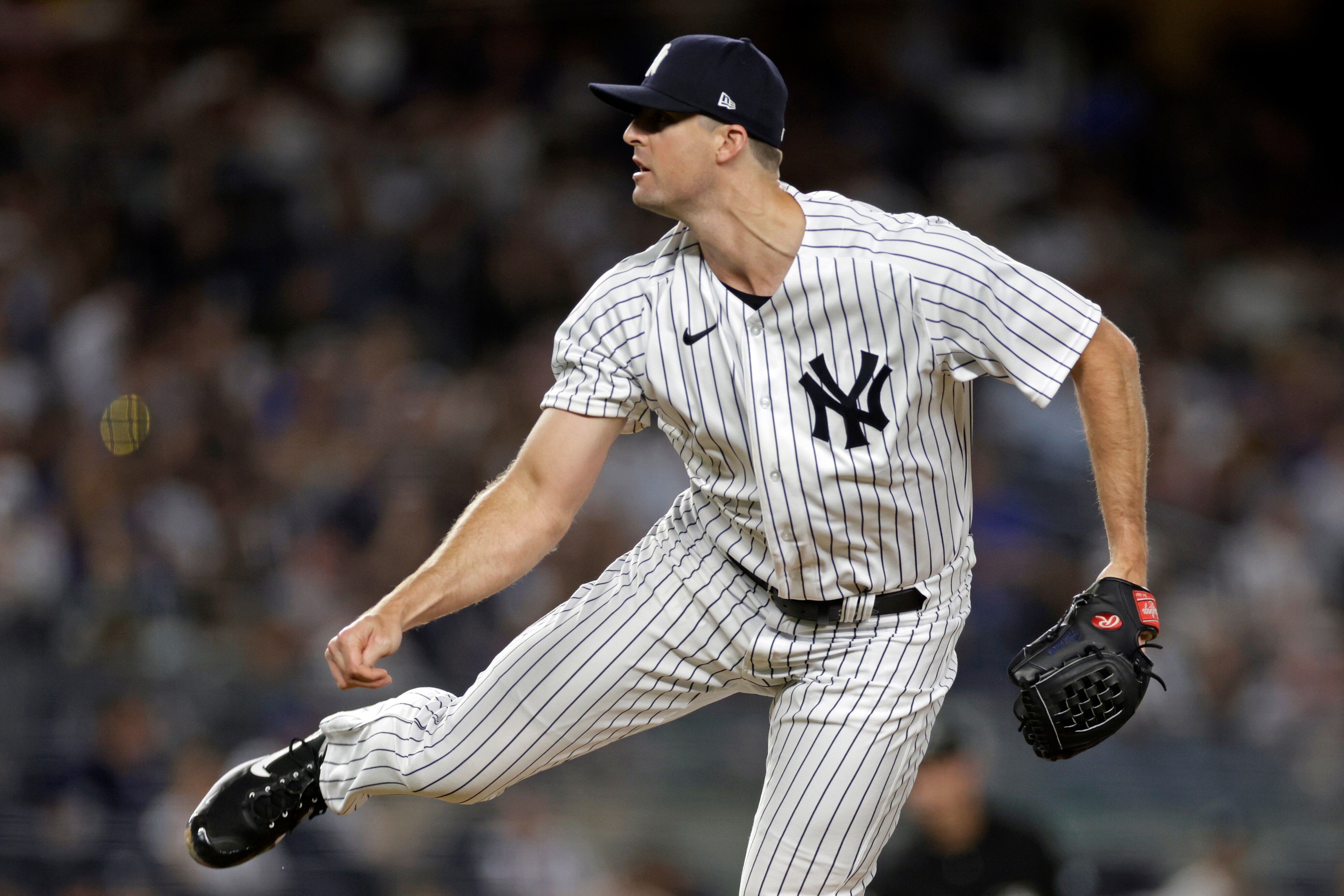NEW YORK, NY - JUNE 10: Clay Holmes #35 of the New York Yankees pitches against the Chicago Cubs during the ninth inning at Yankee Stadium on June 10, 2022 in New York City. (Photo by Adam Hunger/Getty Images)