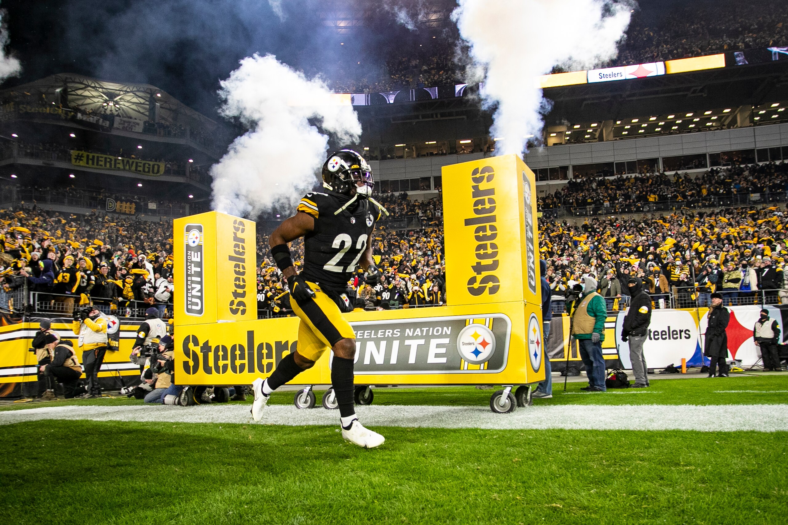PITTSBURGH, PA - JANUARY 03: Pittsburgh Steelers running back Najee Harris (22) is announced during the game against the Cleveland Browns and the Pittsburgh Steelers on January 03, 2022 at Heinz Field in Pittsburgh, PA. (Photo by Mark Alberti/Icon Sportswire via Getty Images)