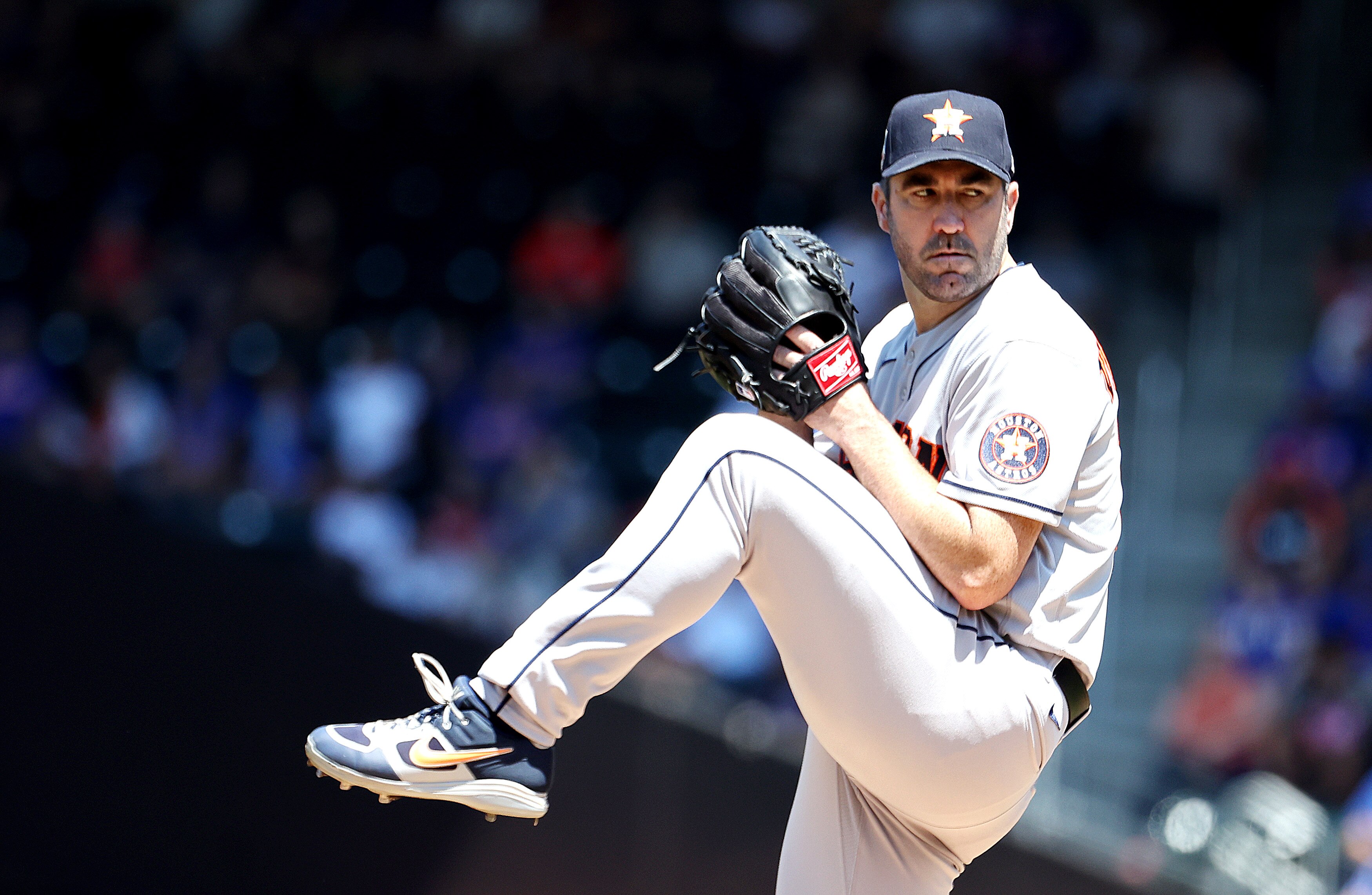 NEW YORK, NEW YORK - JUNE 29:  Justin Verlander #35 of the Houston Astros pitches against the New York Mets during their game at Citi Field on June 29, 2022 in New York City. (Photo by Al Bello/Getty Images)