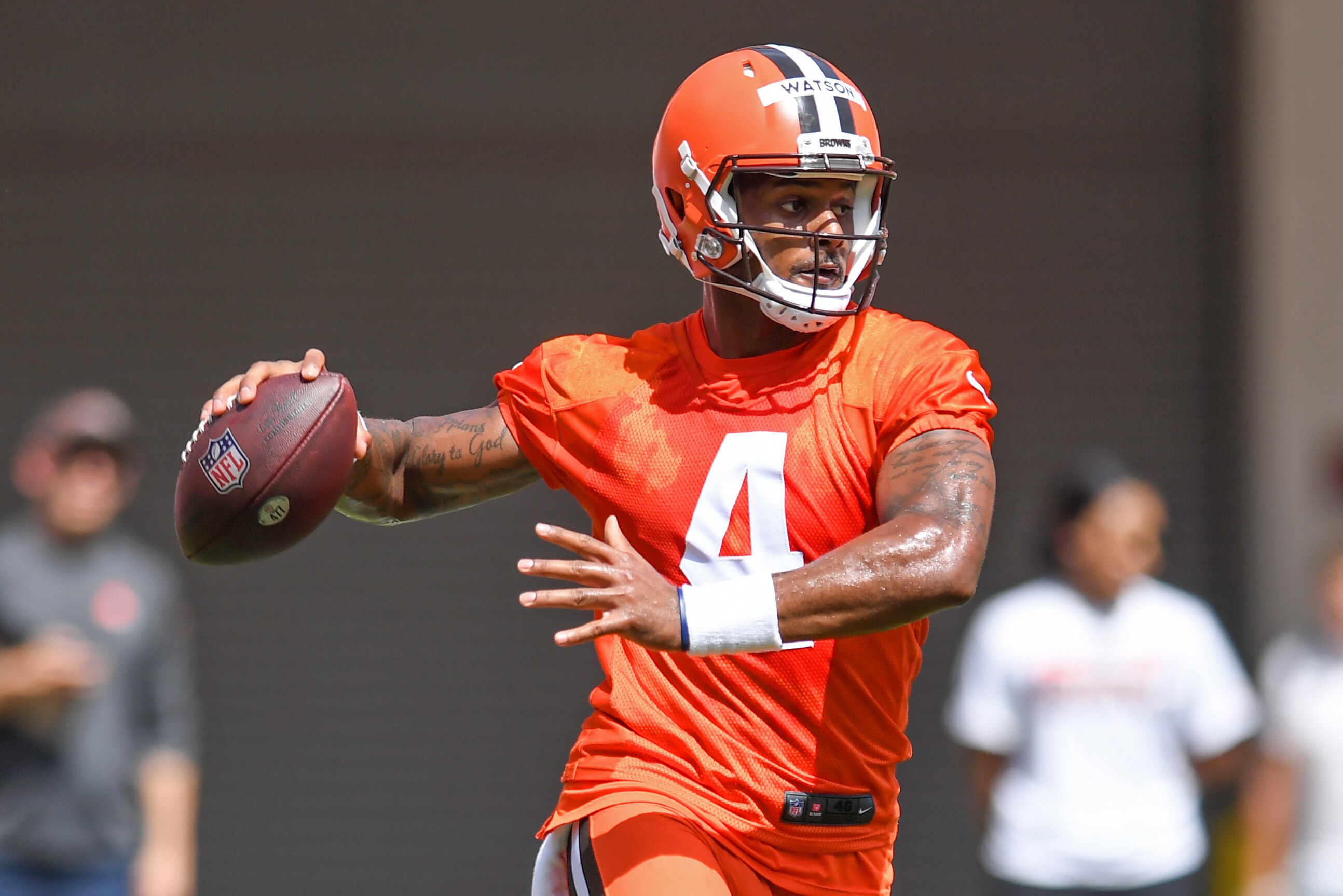 CLEVELAND, OH - JUNE 16: Deshaun Watson #4 of the Cleveland Browns throws a pass during the Cleveland Browns mandatory minicamp at FirstEnergy Stadium on June 16, 2022 in Cleveland, Ohio. (Photo by Nick Cammett/Getty Images)