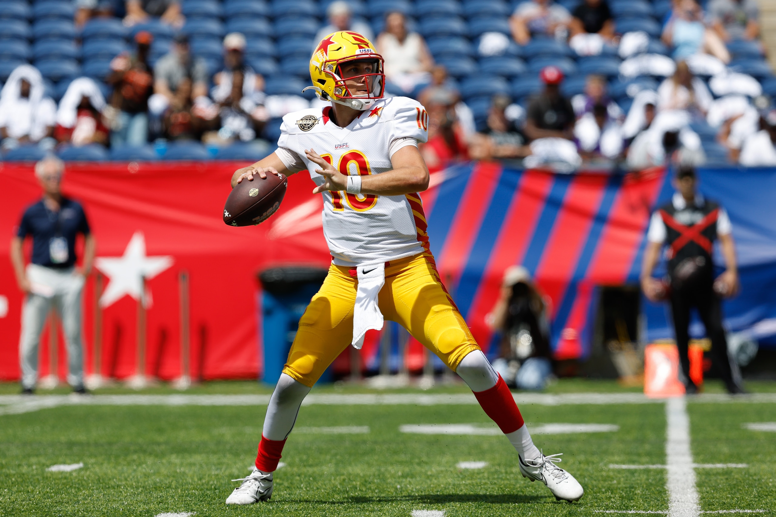 CANTON, OH - JUNE 25: Philadelphia Stars quarterback Case Cookus (10) makes a pass in the first quarter during the USFL semifinal between the Philadelphia Stars and the New Jersey Generals on June 25, 2022, at Tom Benson Hall of Fame Stadium in Canton, Ohio. (Photo by Graham Stokes/Icon Sportswire via Getty Images)