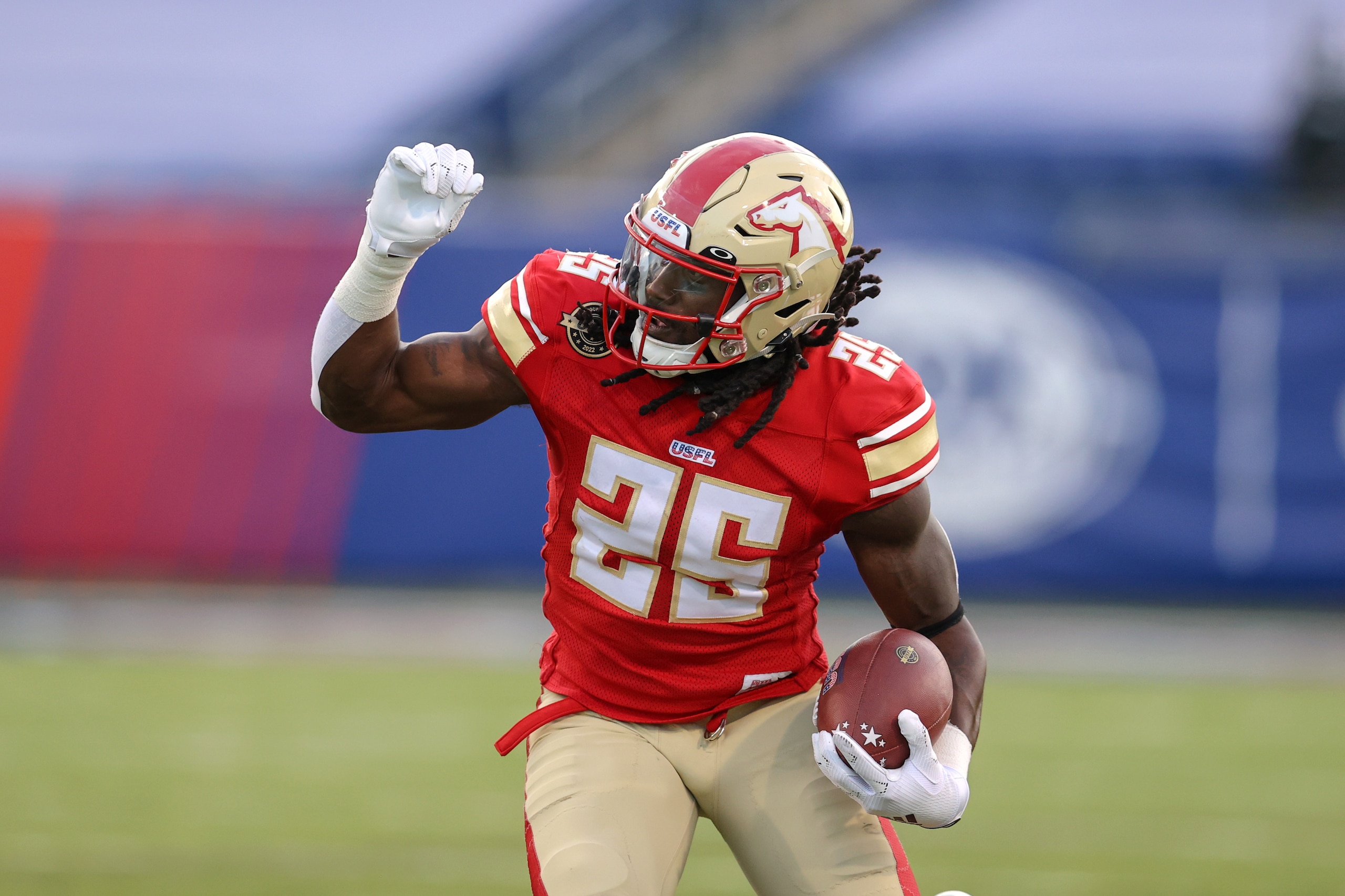 CANTON, OH - JUNE 25: Birmingham Stallions running back Bo Scarbrough (25) runs after making a catch during the first quarter of the USFL Playoff Semifinal game between the New Orleans Breakers and Birmingham Stallions on June 25, 2022, at the Tom Benson Hall of Fame Stadium in Canton, OH. (Photo by Frank Jansky/Icon Sportswire via Getty Images)