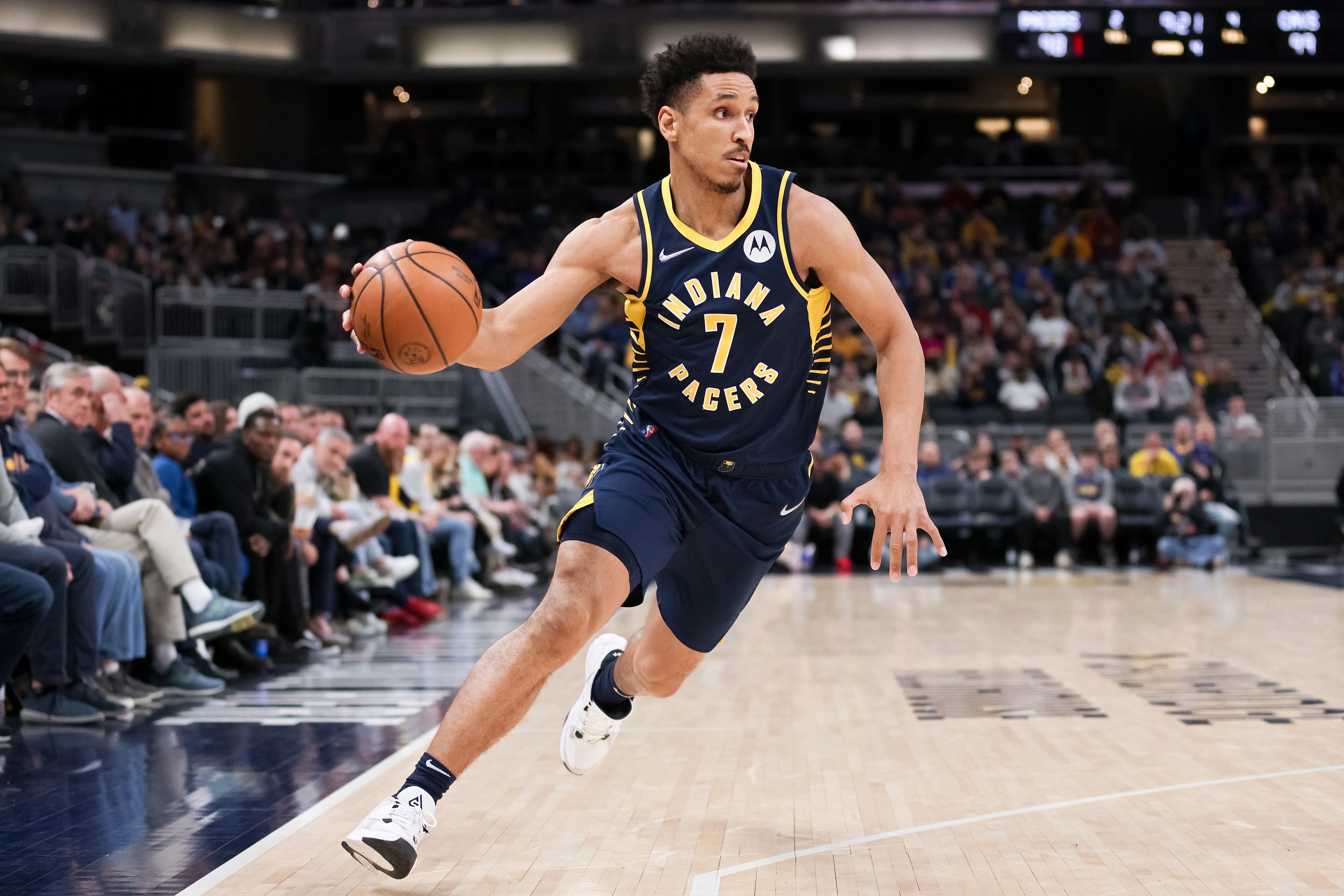 INDIANAPOLIS, INDIANA - MARCH 08: Malcolm Brogdon #7 of the Indiana Pacers dribbles the ball in the fourth quarter against the Cleveland Cavaliers at Gainbridge Fieldhouse on March 08, 2022 in Indianapolis, Indiana. NOTE TO USER: User expressly acknowledges and agrees that, by downloading and or using this Photograph, user is consenting to the terms and conditions of the Getty Images License Agreement. (Photo by Dylan Buell/Getty Images)