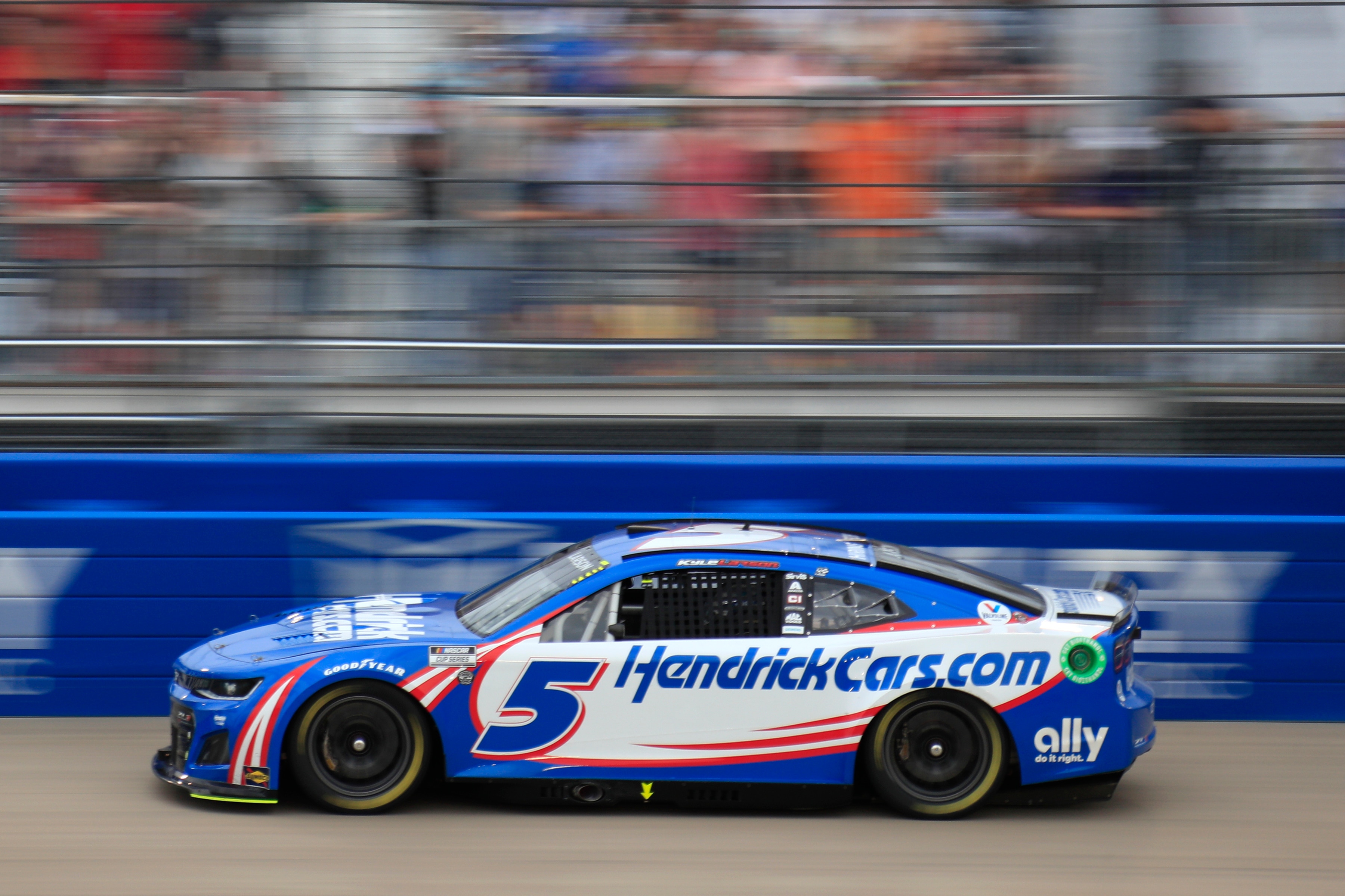 NASHVILLE, TN - JUNE 26: Kyle Larson (#5 Hendrick Motorsports HendrickCars.com Chevrolet) races into turn one during the running of the 2nd annual NASCAR Cup Series Ally 400 on June 26, 2022 at Nashville SuperSpeedway in Nashville, TN. (Photo by Jeff Robinson/Icon Sportswire via Getty Images)