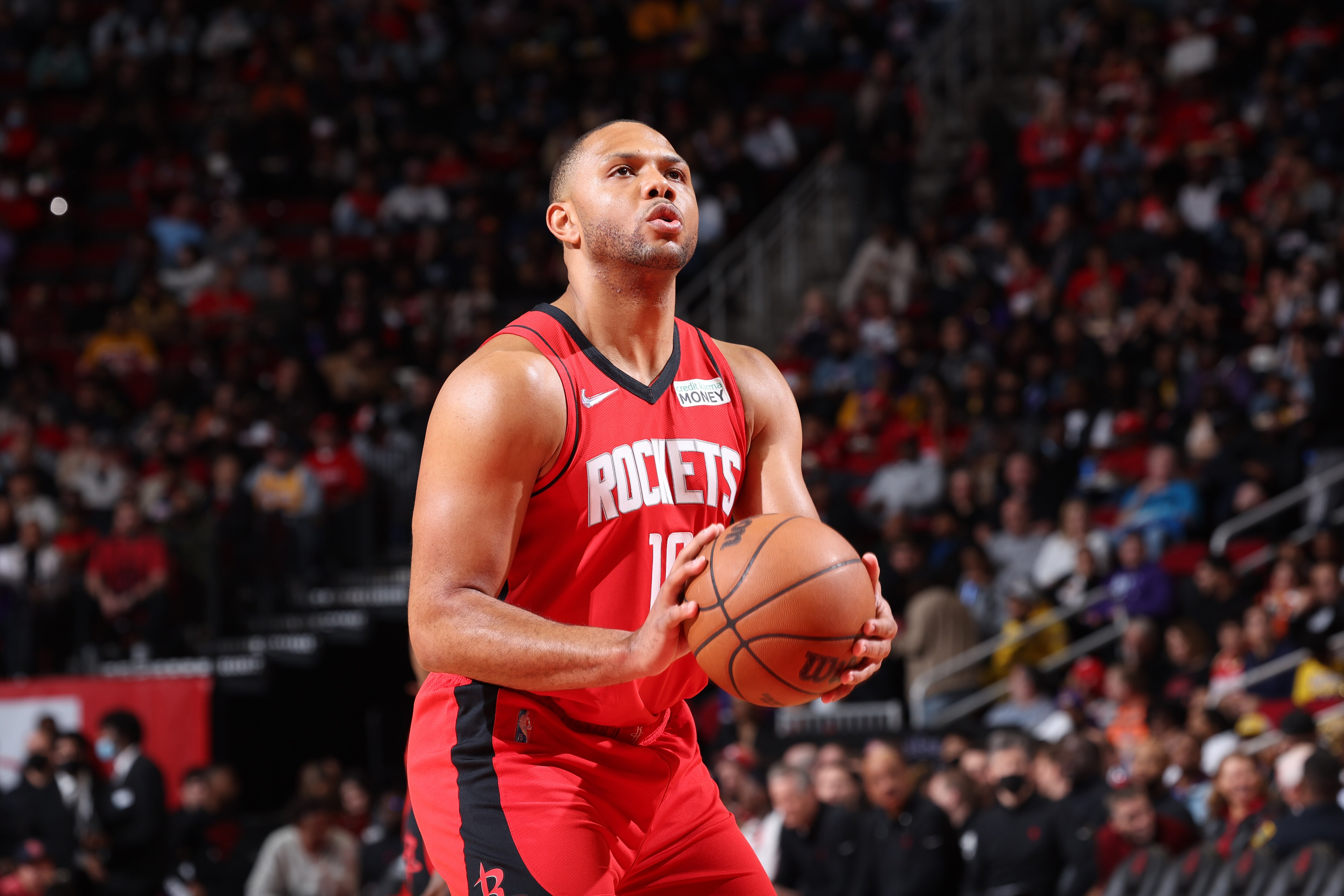CHICAGO, IL - MARCH 9: Eric Gordon #10 of the Houston Rockets shoots a free throw during the game against the Los Angeles Lakers on March 9, 2022 at United Center in Chicago, Illinois. NOTE TO USER: User expressly acknowledges and agrees that, by downloading and or using this photograph, User is consenting to the terms and conditions of the Getty Images License Agreement. Mandatory Copyright Notice: Copyright 2022 NBAE (Photo by Jeff Haynes/NBAE via Getty Images)