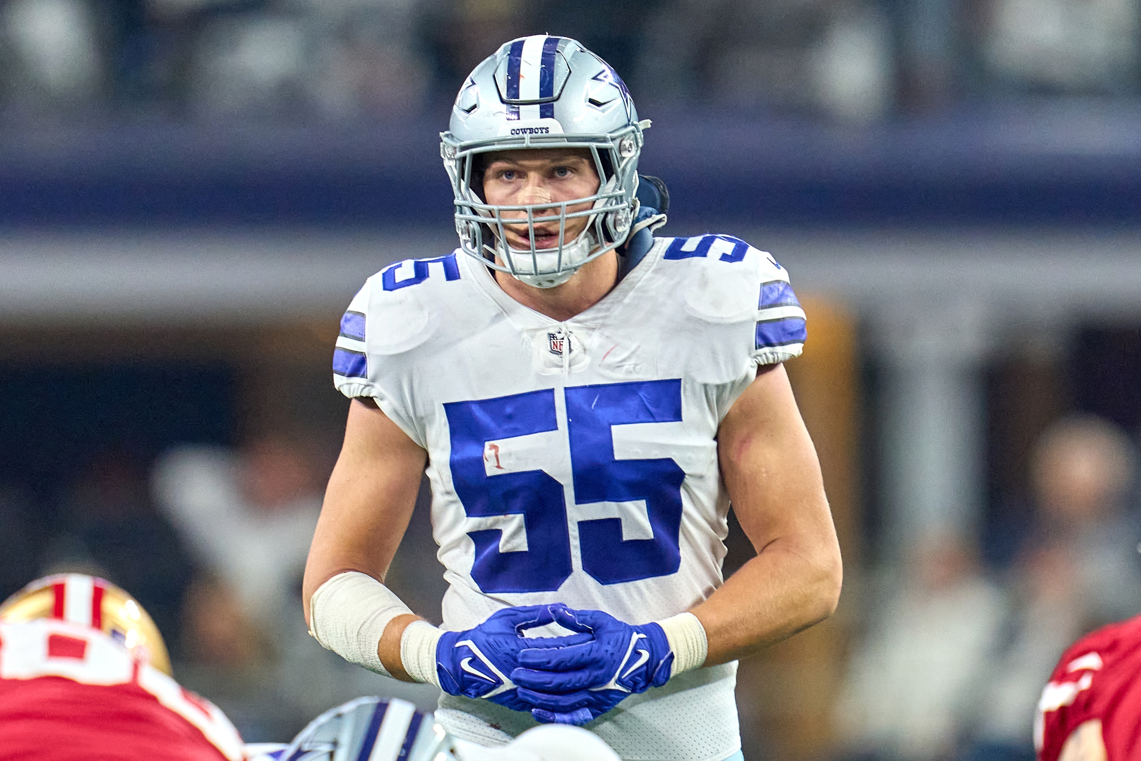 ARLINGTON, TX - JANUARY 16: Dallas Cowboys outside linebacker Leighton Vander Esch (55) looks on during the NFC Wild Card game between the San Francisco 49ers and the Dallas Cowboys on January 16, 2022 at AT&T Stadium in Arlington, TX. (Photo by Robin Alam/Icon Sportswire via Getty Images) ARLINGTON, TX - JANUARY 16: Dallas Cowboys outside linebacker Leighton Vander Esch (55) looks on during the NFC Wild Card game between the San Francisco 49ers and the Dallas Cowboys on January 16, 2022 at AT&T Stadium in Arlington, TX. (Photo by Robin Alam/Icon Sportswire via Getty Images)