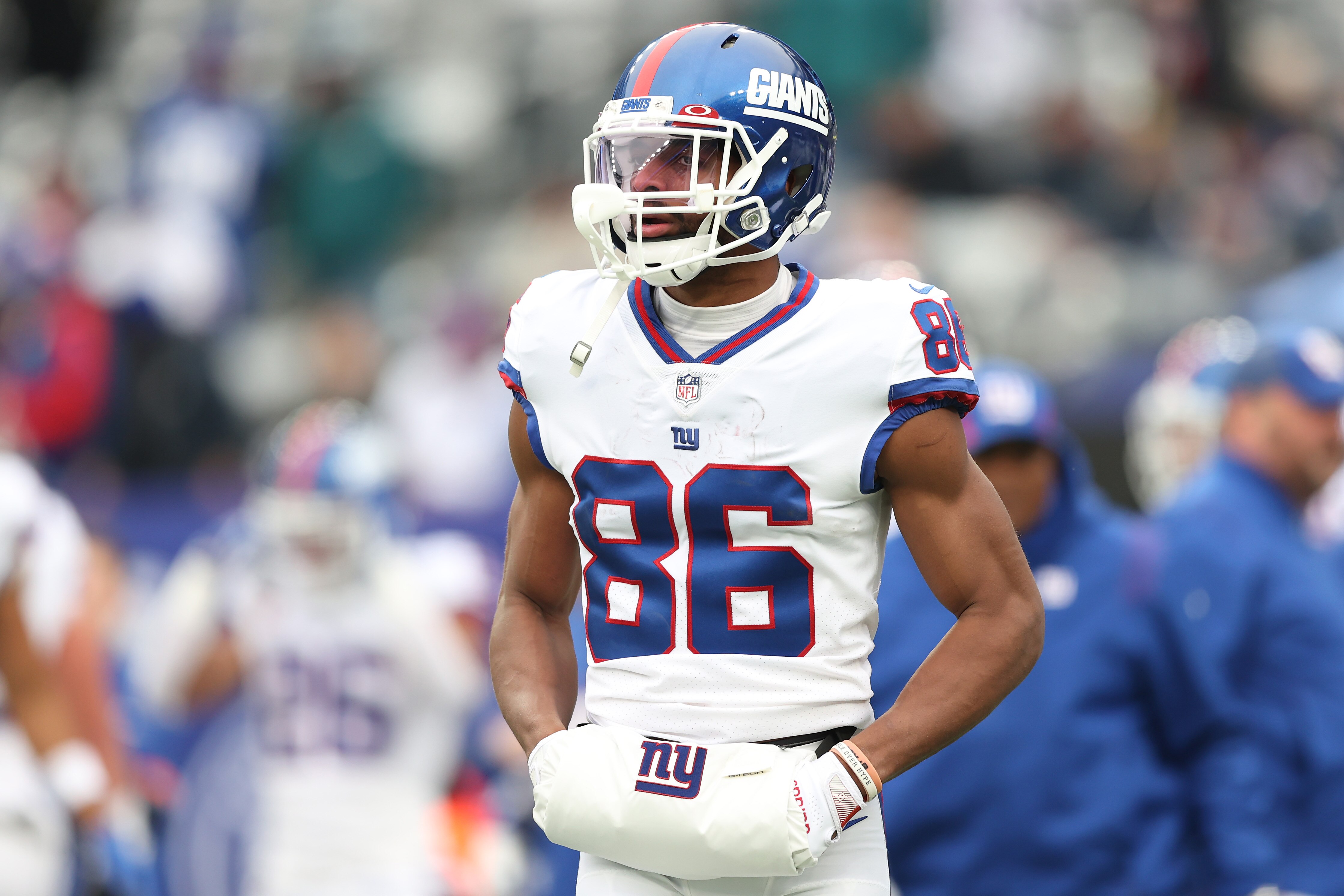 EAST RUTHERFORD, NEW JERSEY - NOVEMBER 28: Darius Slayton #86 of the New York Giants warms up before the game against the Philadelphia Eagles at MetLife Stadium on November 28, 2021 in East Rutherford, New Jersey. (Photo by Elsa/Getty Images) EAST RUTHERFORD, NEW JERSEY - NOVEMBER 28: Darius Slayton #86 of the New York Giants warms up before the game against the Philadelphia Eagles at MetLife Stadium on November 28, 2021 in East Rutherford, New Jersey. (Photo by Elsa/Getty Images)